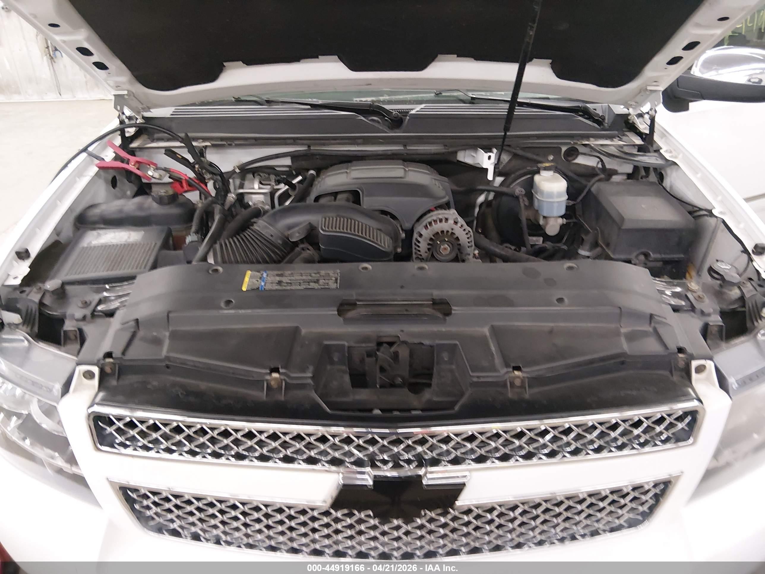 2010 Chevrolet Tahoe Ltz White vin: 1GNUKCE02AR264458