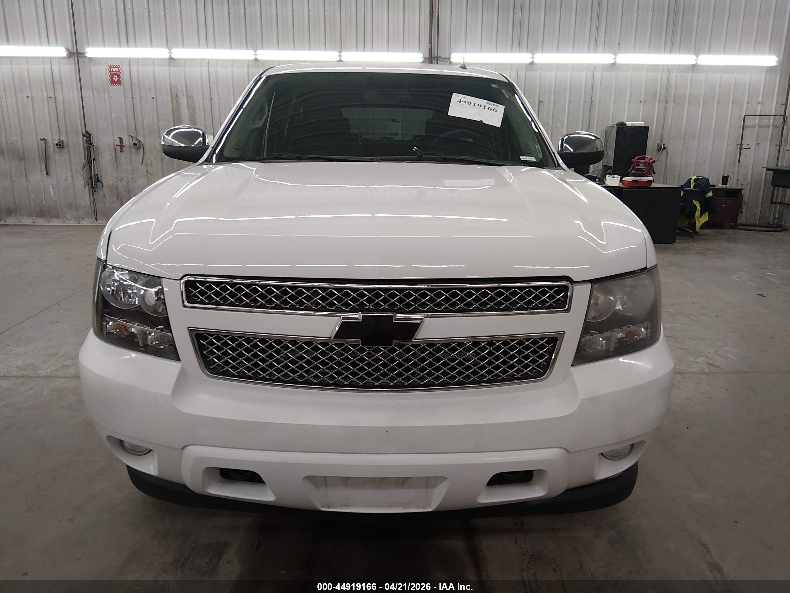 2010 Chevrolet Tahoe Ltz White vin: 1GNUKCE02AR264458