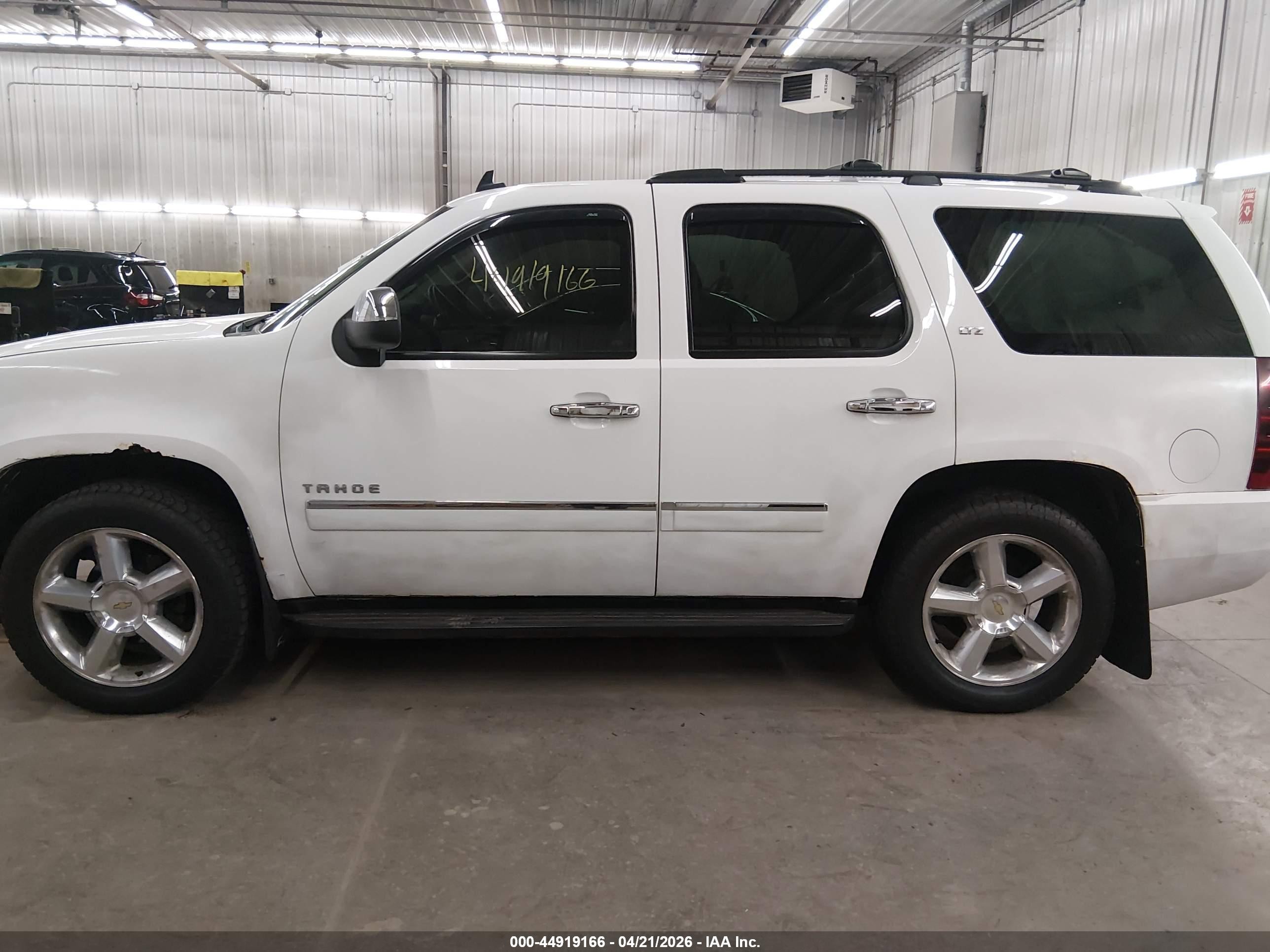 2010 Chevrolet Tahoe Ltz White vin: 1GNUKCE02AR264458