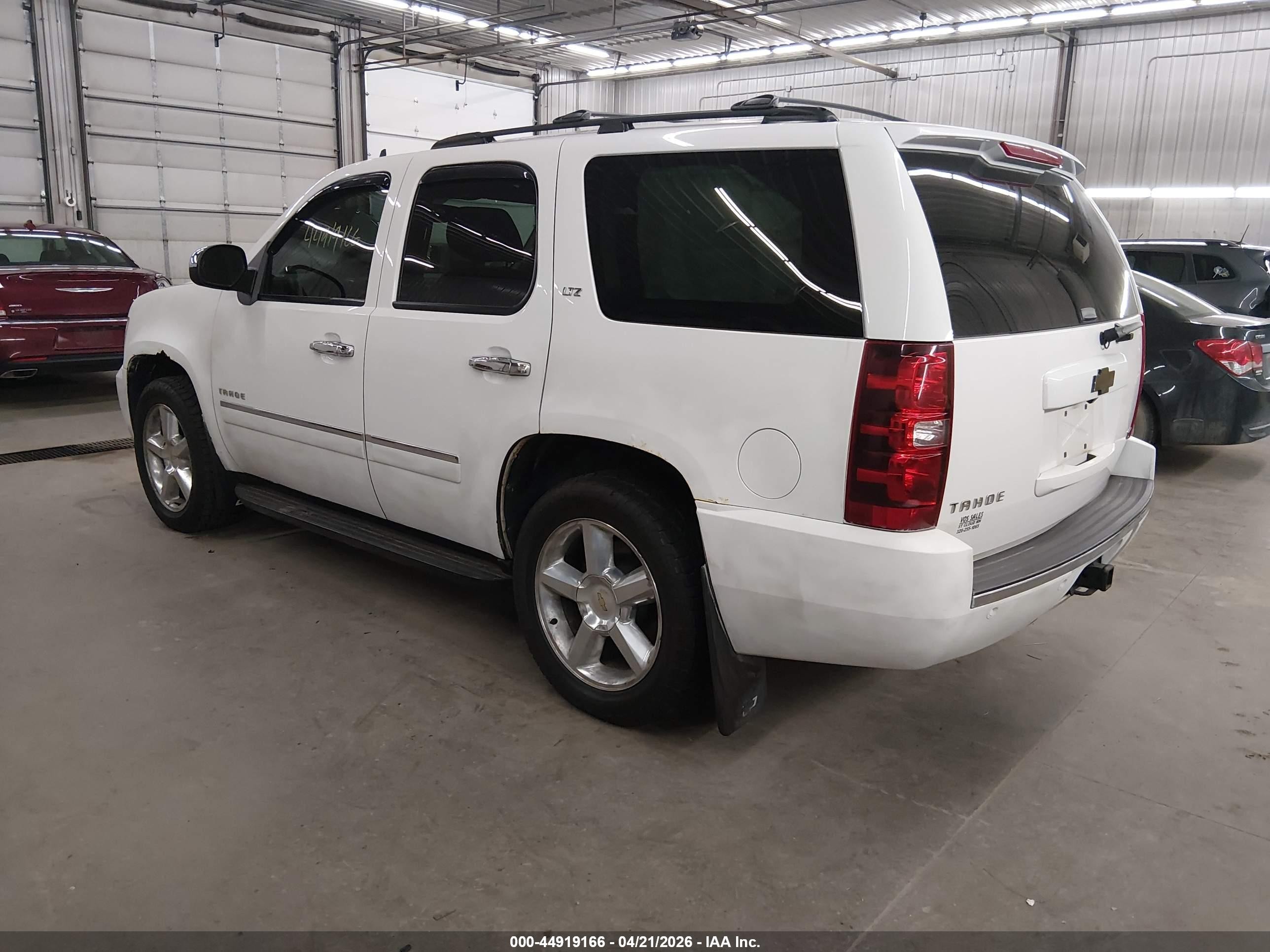 2010 Chevrolet Tahoe Ltz White vin: 1GNUKCE02AR264458