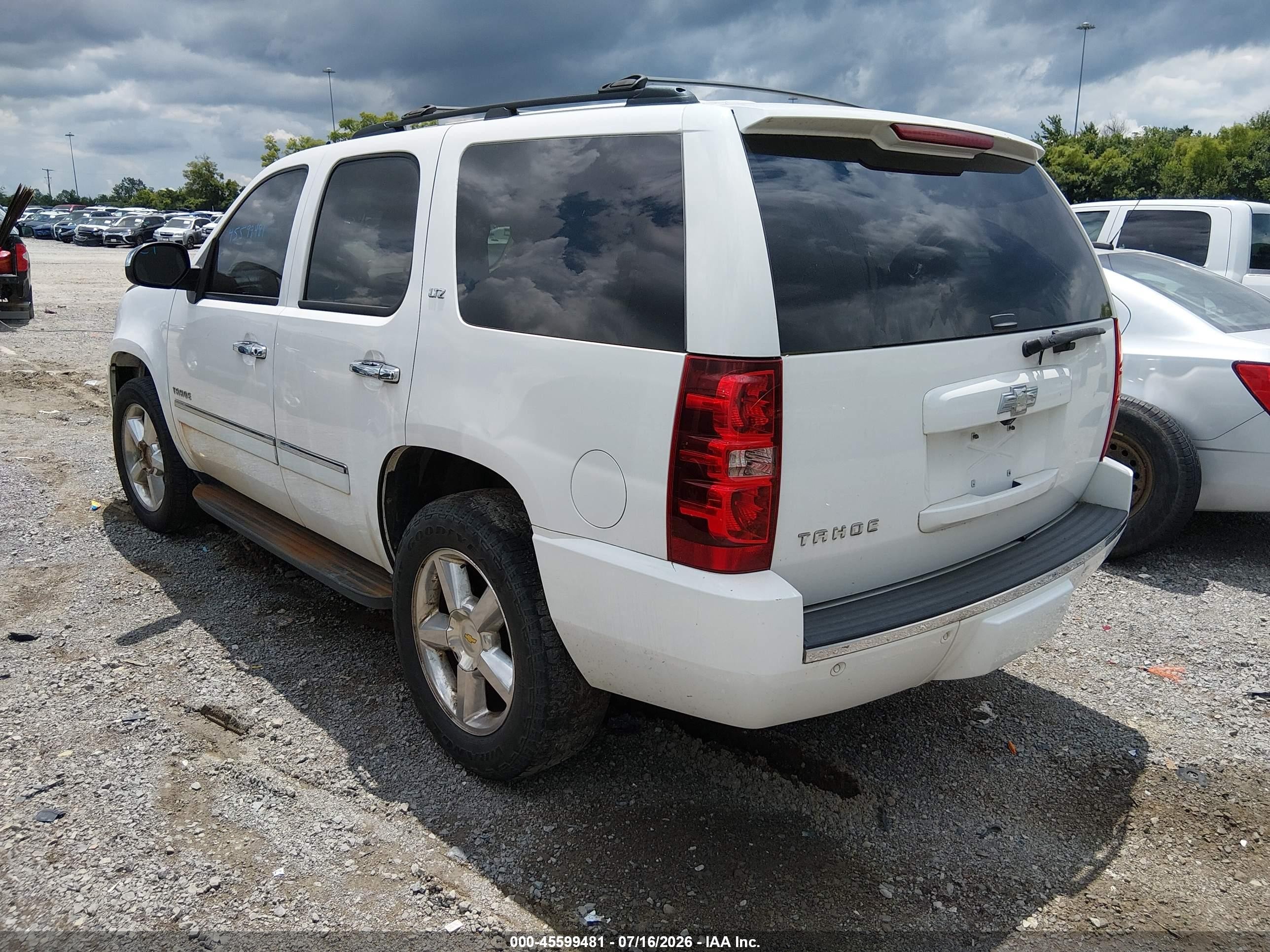 2010 Chevrolet Tahoe Ltz White vin: 1GNUKCE03AR196333