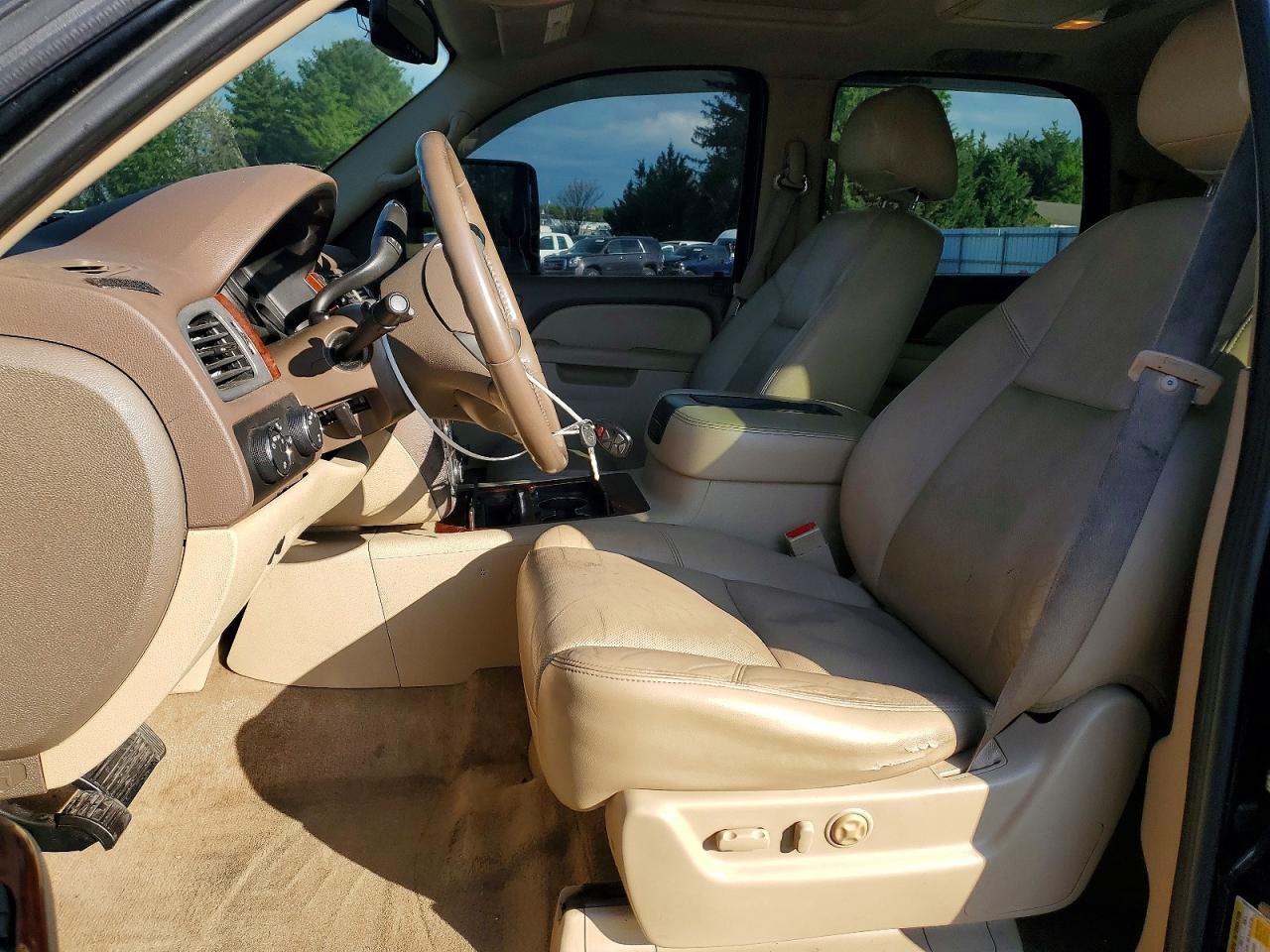 2010 Chevrolet Tahoe K1500 Ltz Black vin: 1GNUKCE03AR274609