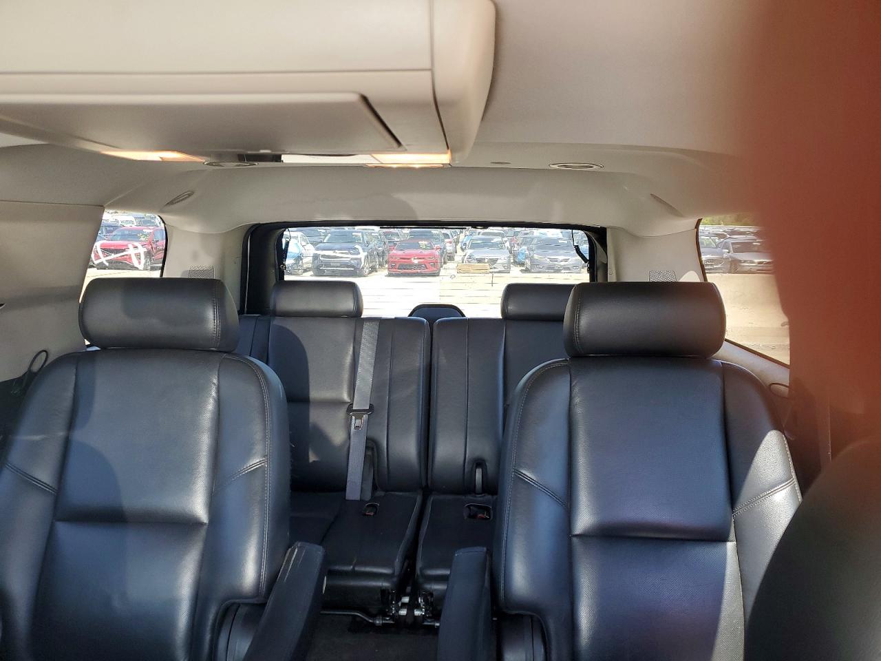 2010 Chevrolet Tahoe K1500 Ltz White vin: 1GNUKCE03AR290602