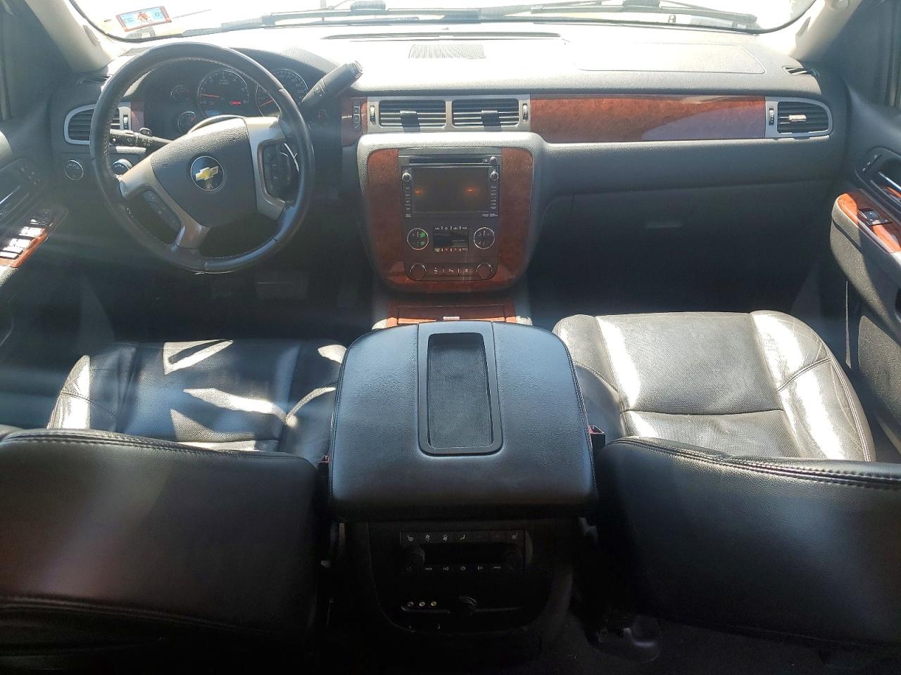 2010 Chevrolet Tahoe K1500 Ltz White vin: 1GNUKCE03AR290602