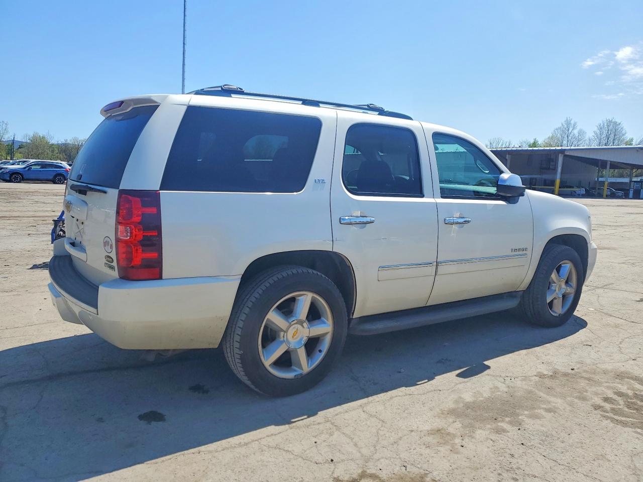 2010 Chevrolet Tahoe K1500 Ltz White vin: 1GNUKCE03AR290602