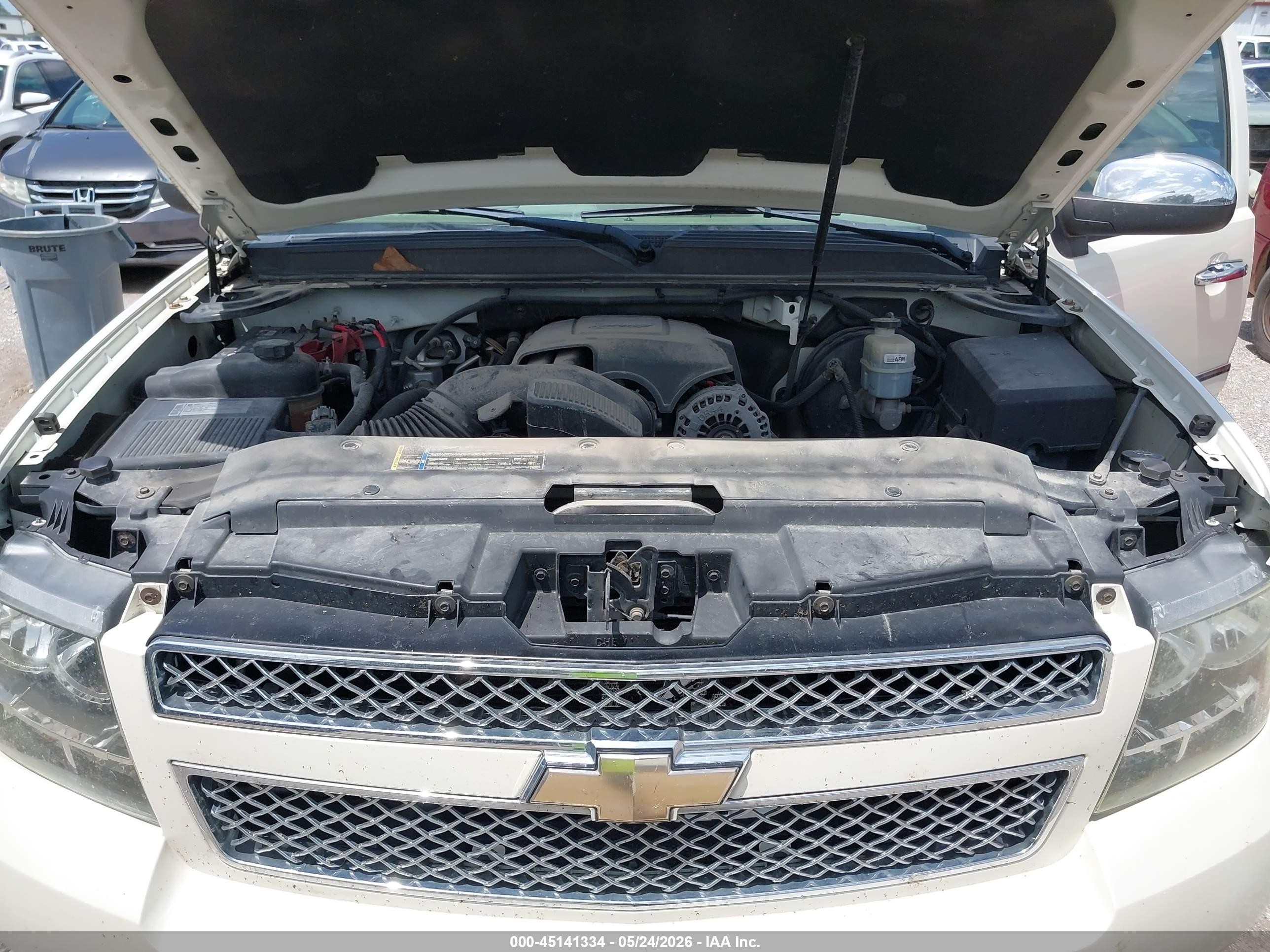2010 Chevrolet Tahoe Ltz White vin: 1GNUKCE04AR175166