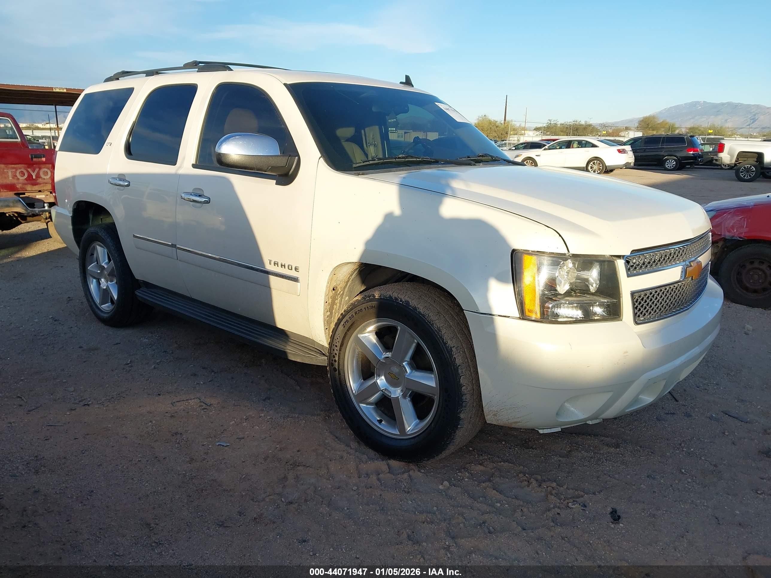 2010 Chevrolet Tahoe Ltz White vin: 1GNUKCE04AR201006