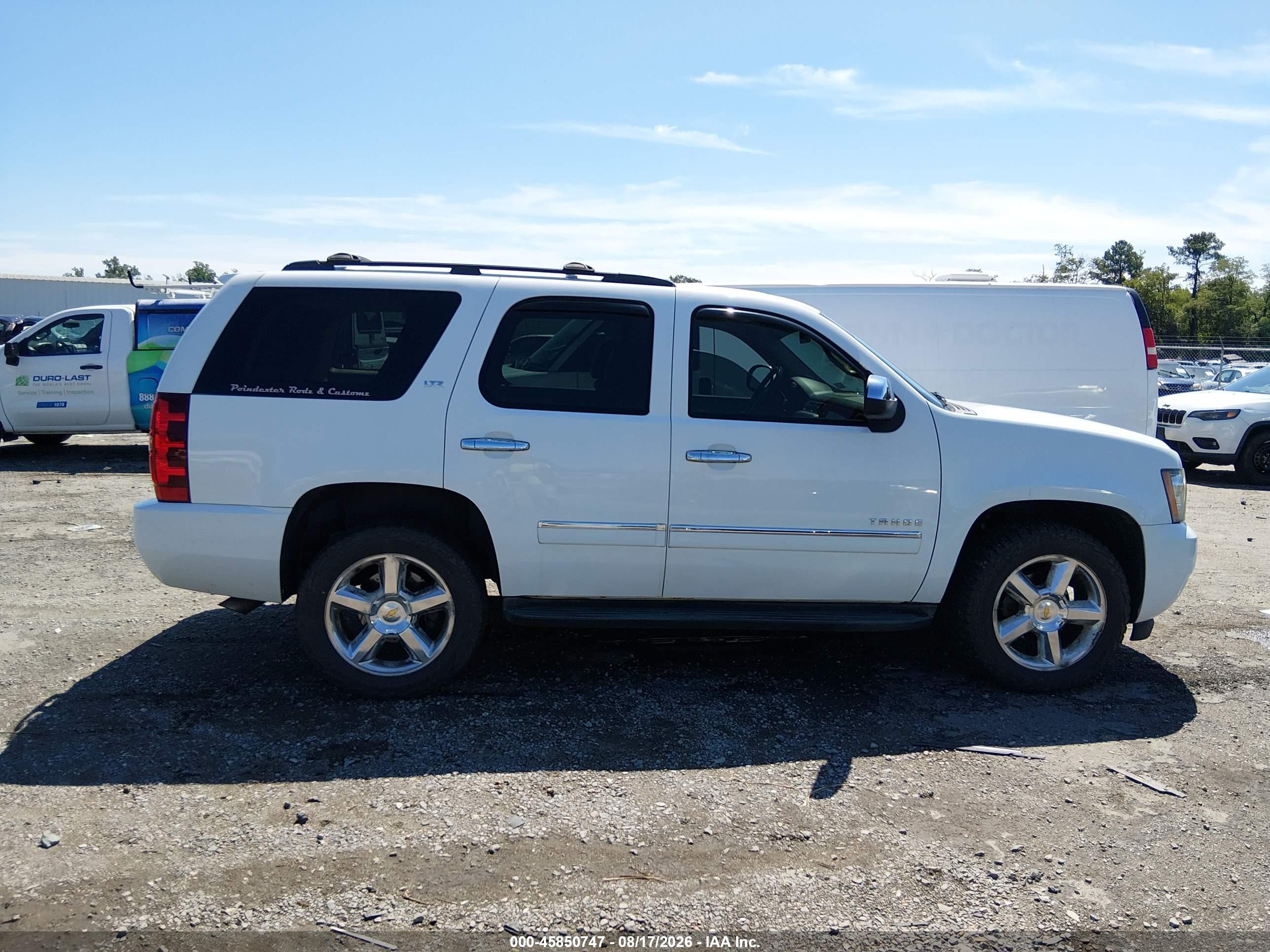 2010 Chevrolet Tahoe Ltz White vin: 1GNUKCE06AR226215