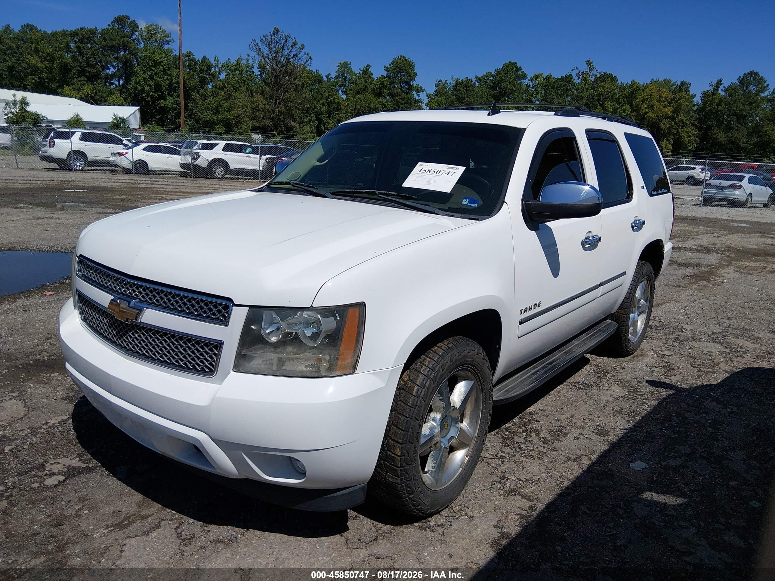 2010 Chevrolet Tahoe Ltz White vin: 1GNUKCE06AR226215