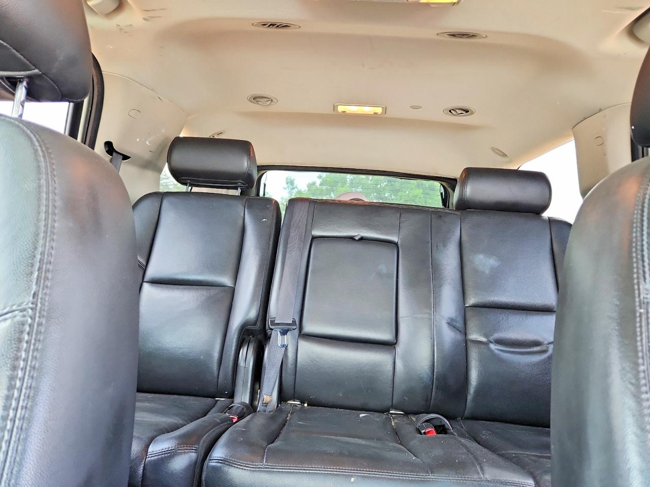 2010 Chevrolet Tahoe K1500 Ltz Белый vin: 1GNUKCE07AR135583