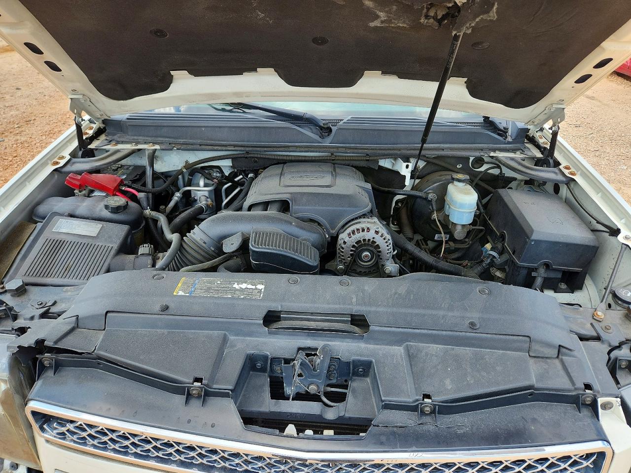 2010 Chevrolet Tahoe K1500 Ltz Белый vin: 1GNUKCE07AR135583