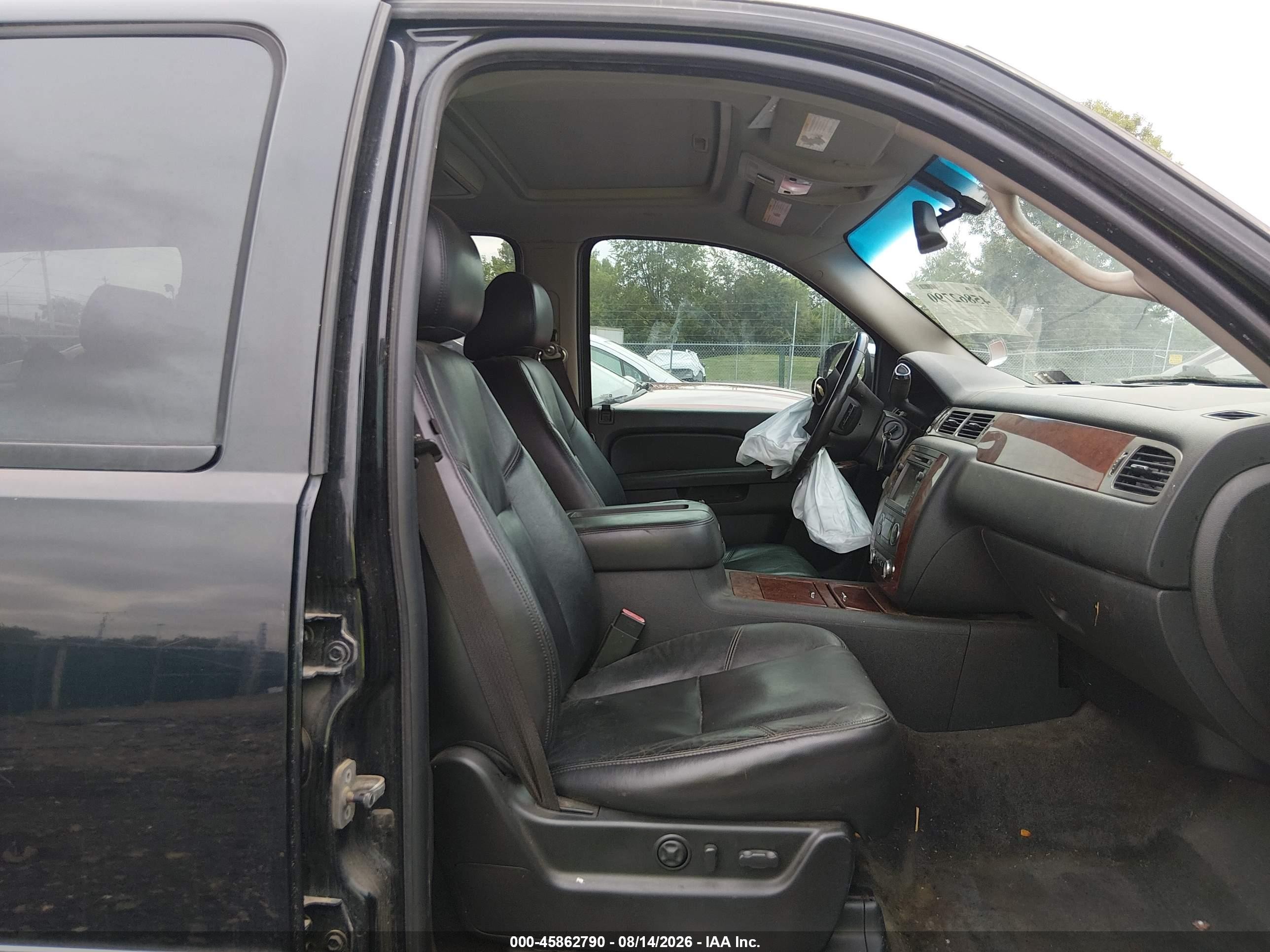2010 Chevrolet Tahoe Ltz Черный vin: 1GNUKCE08AR268255