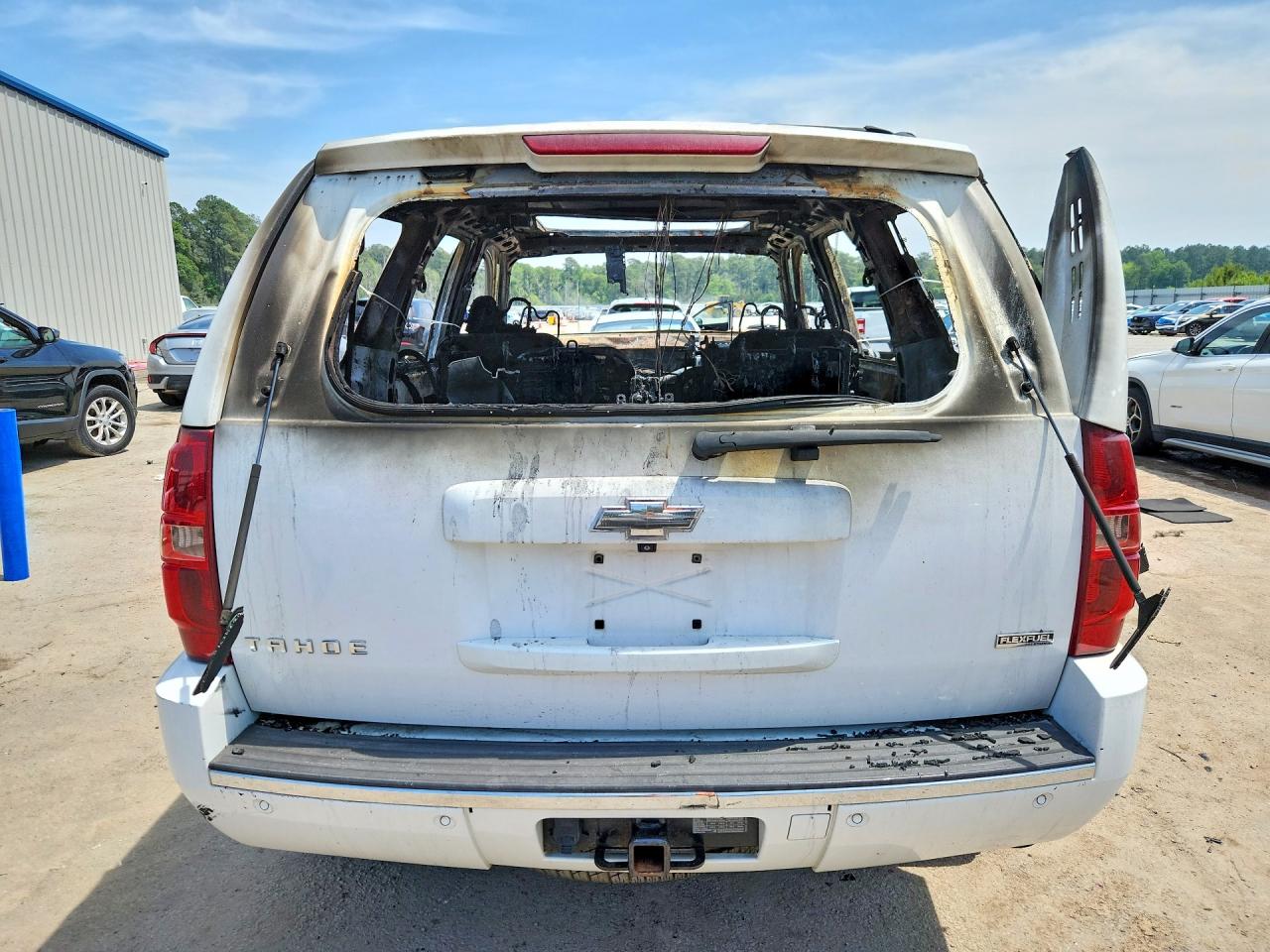2010 Chevrolet Tahoe K1500 Ltz White vin: 1GNUKCE08AR268532