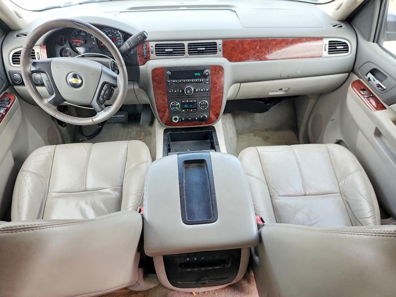 2010 Chevrolet Suburban K1500 Lt White vin: 1GNUKJE30AR254459