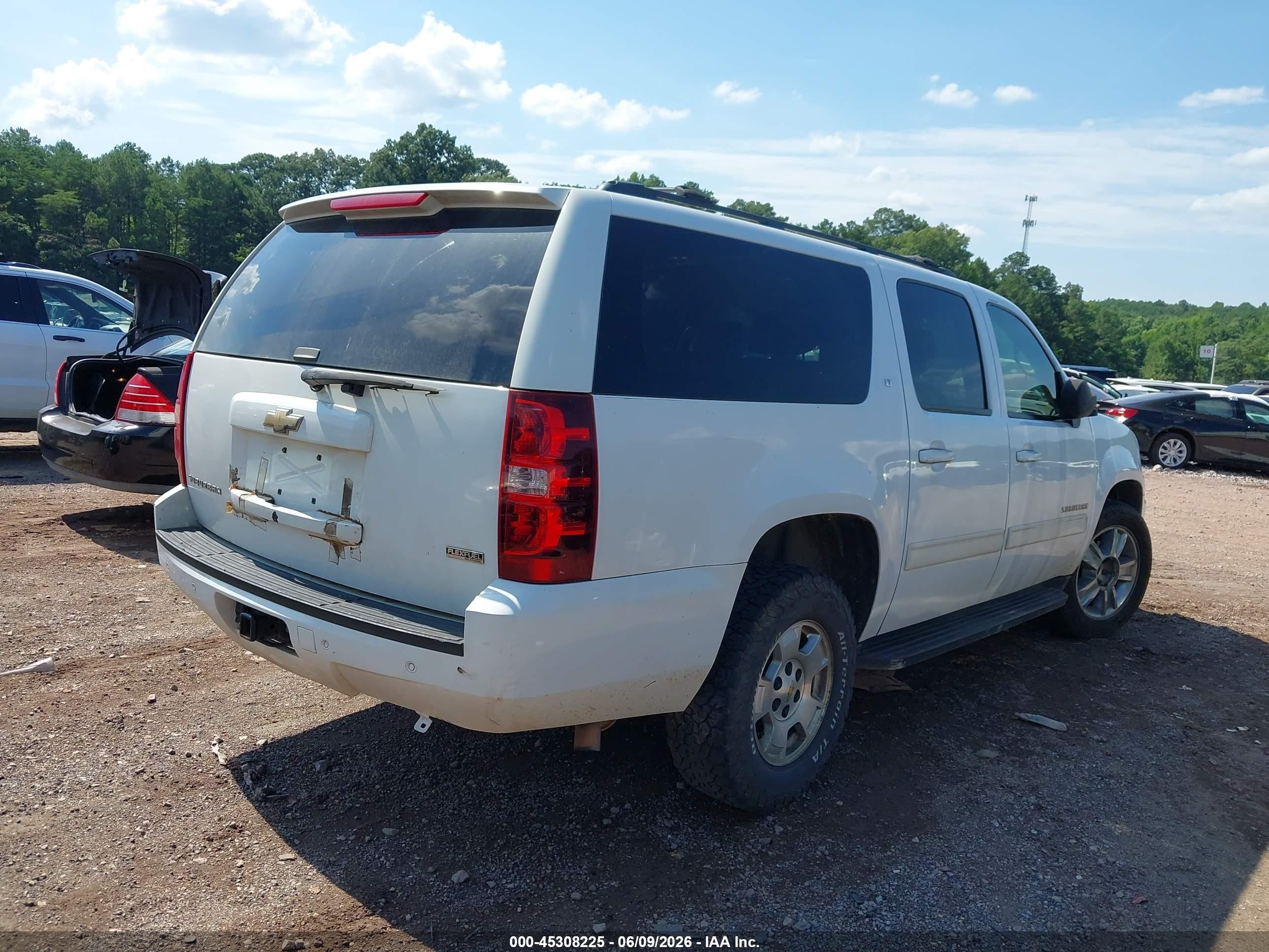 2010 Chevrolet Suburban 1500 Lt1 Белый vin: 1GNUKJE37AR100718