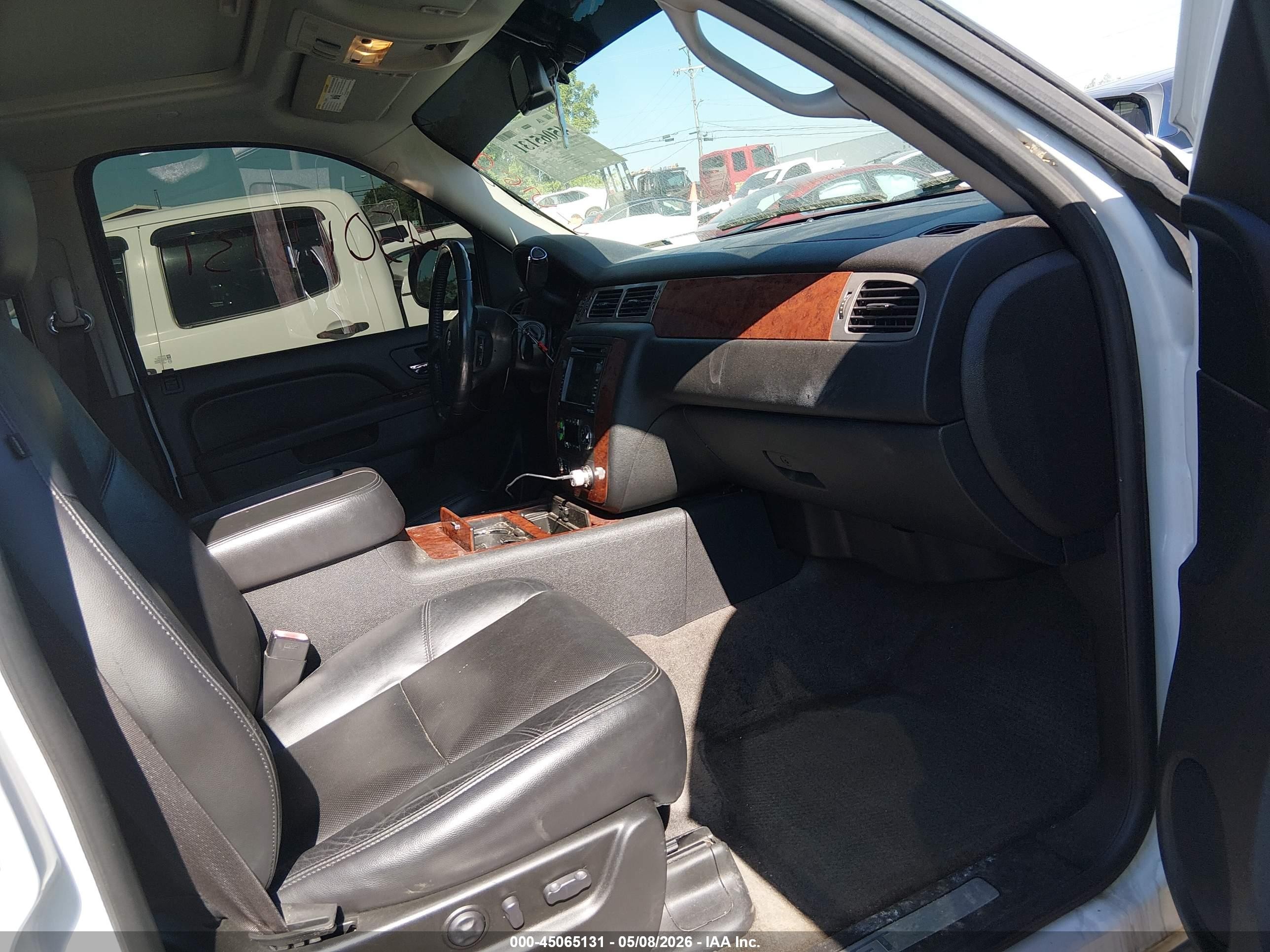 2010 Chevrolet Suburban 1500 Ltz Черный vin: 1GNUKKE35AR173463