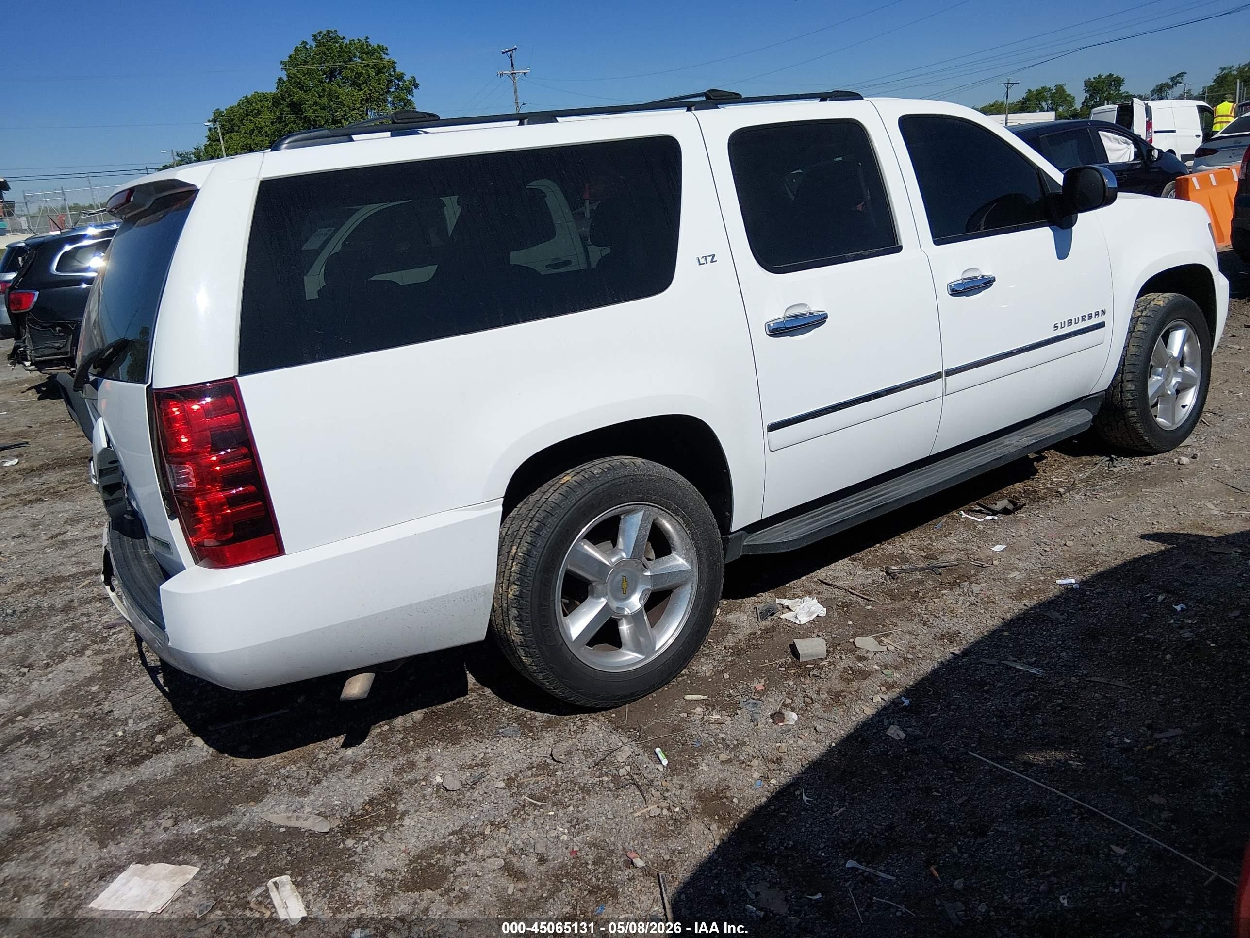 2010 Chevrolet Suburban 1500 Ltz Черный vin: 1GNUKKE35AR173463