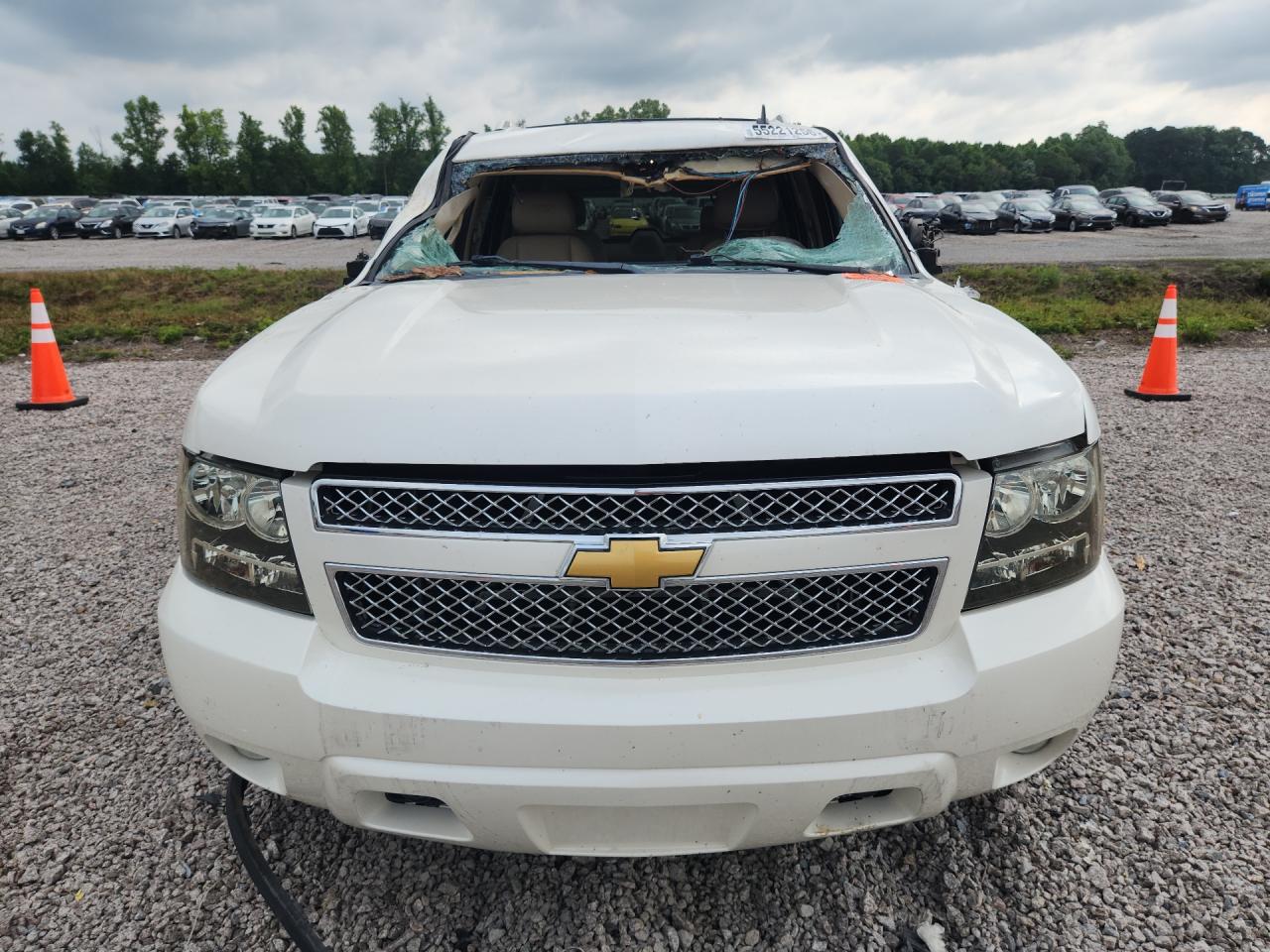 2010 Chevrolet Suburban K1500 Ltz White vin: 1GNUKKE37AR281180