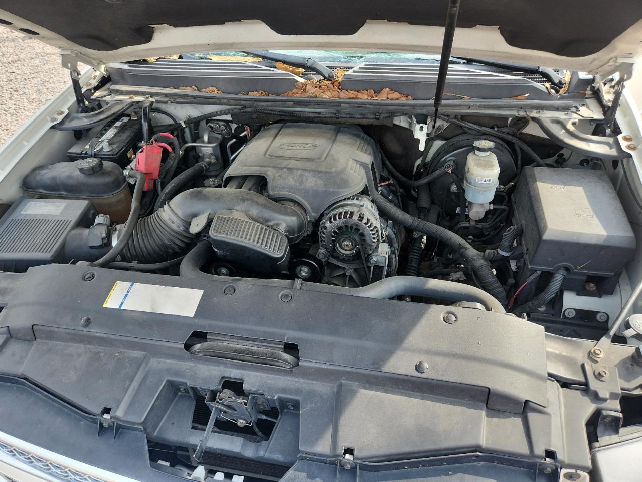 2010 Chevrolet Suburban K1500 Ltz White vin: 1GNUKKE37AR281180