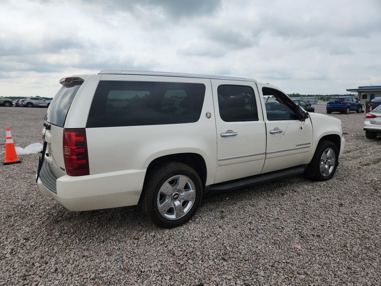 2010 Chevrolet Suburban K1500 Ltz White vin: 1GNUKKE37AR281180