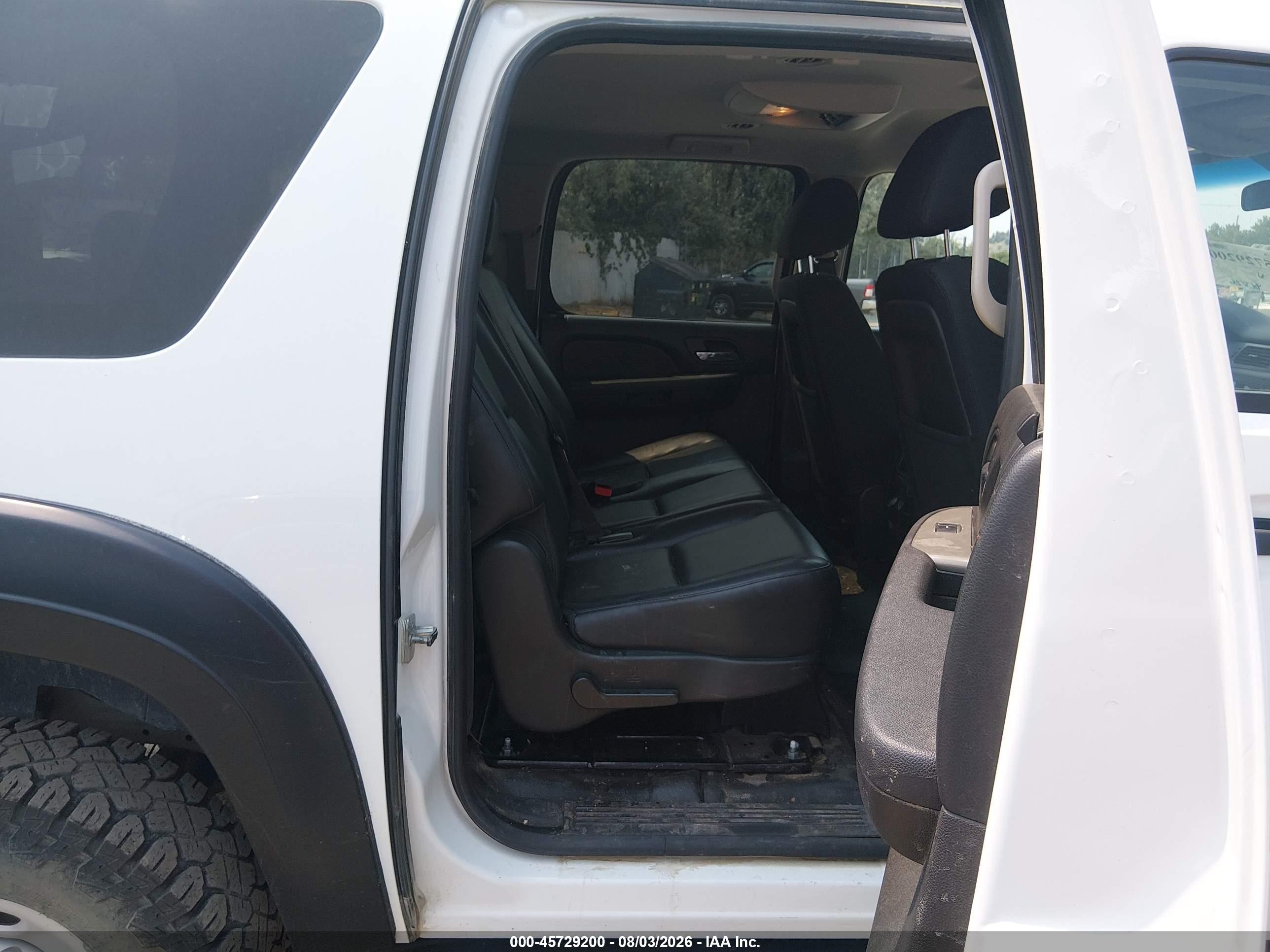 2013 Chevrolet Suburban Commercial Белый vin: 1GNWK5EG2DR325152