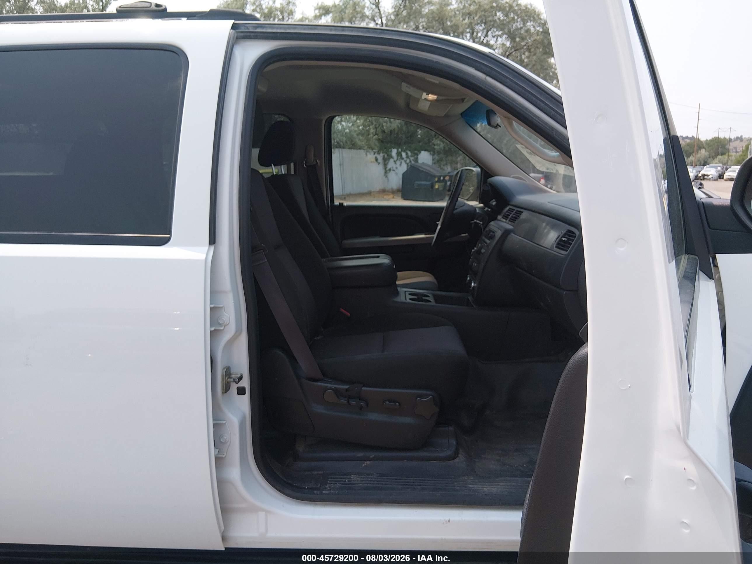 2013 Chevrolet Suburban Commercial Белый vin: 1GNWK5EG2DR325152