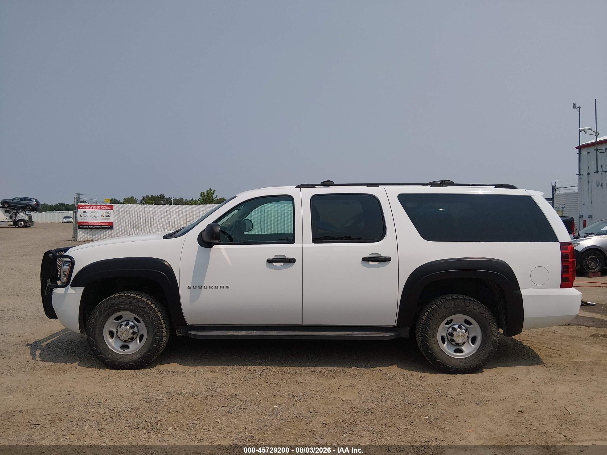 2013 Chevrolet Suburban Commercial Белый vin: 1GNWK5EG2DR325152