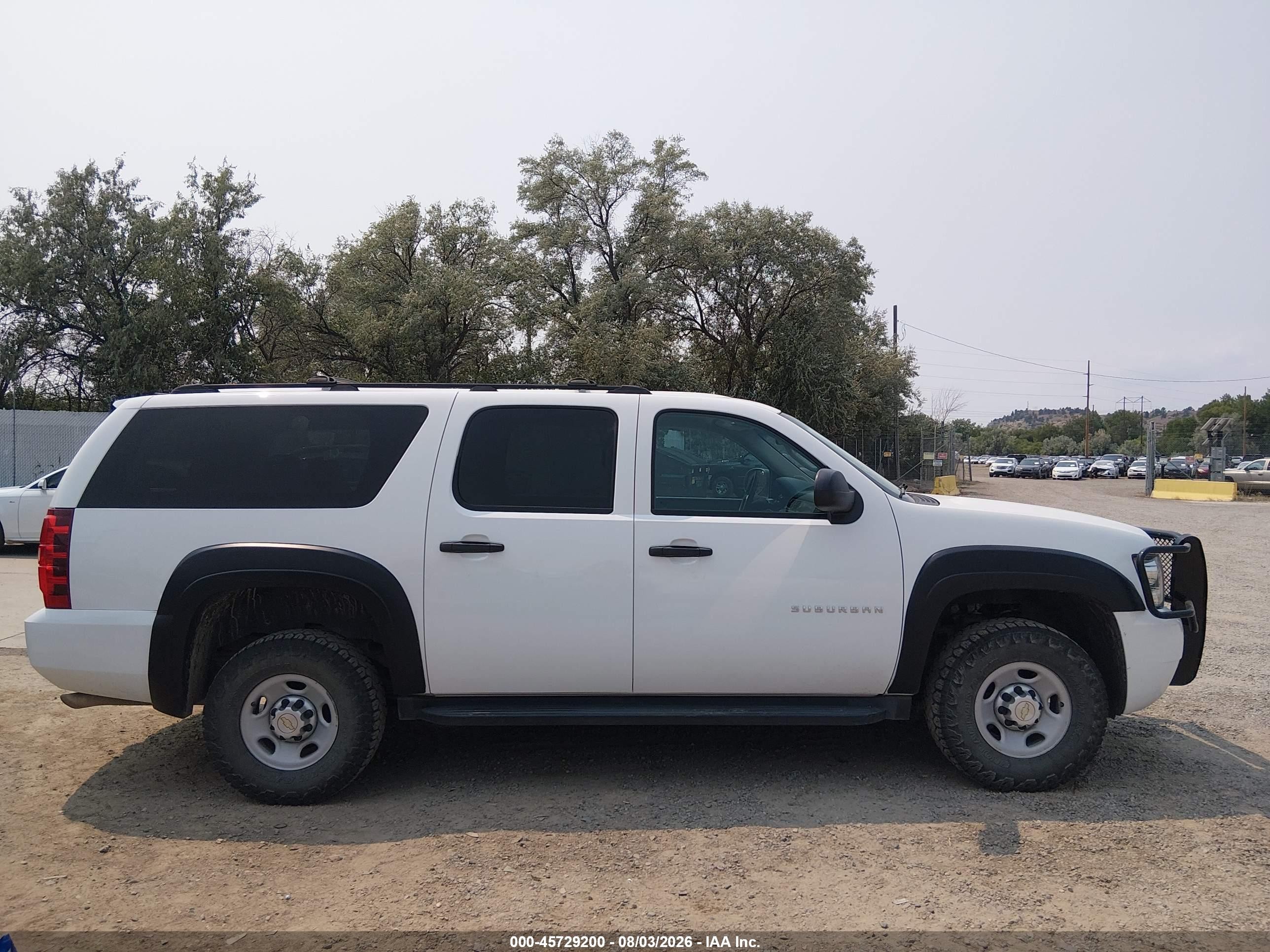 2013 Chevrolet Suburban Commercial Белый vin: 1GNWK5EG2DR325152