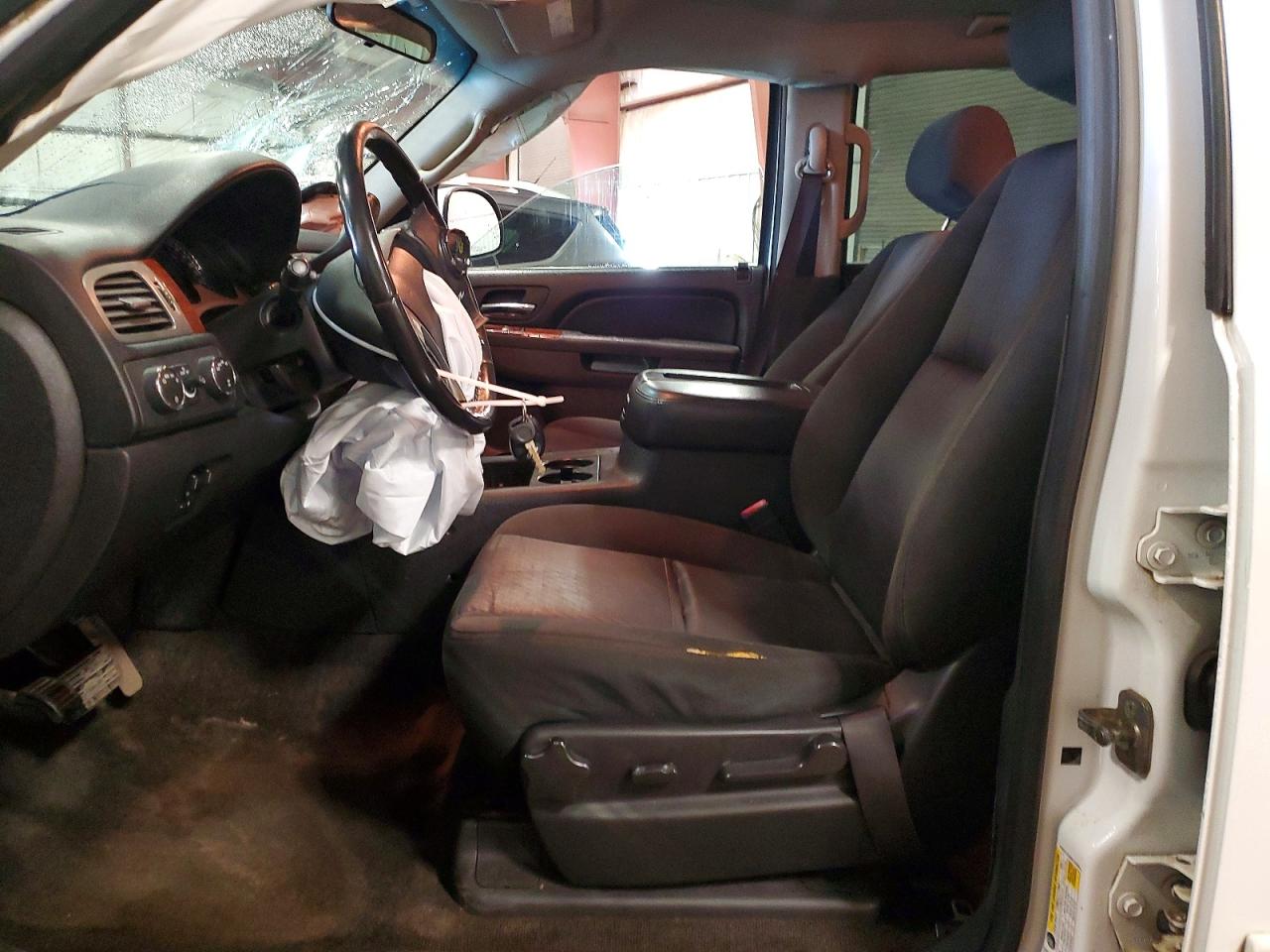 2011 Chevrolet Suburban K2500 Ls White vin: 1GNWKLEG3BR376354