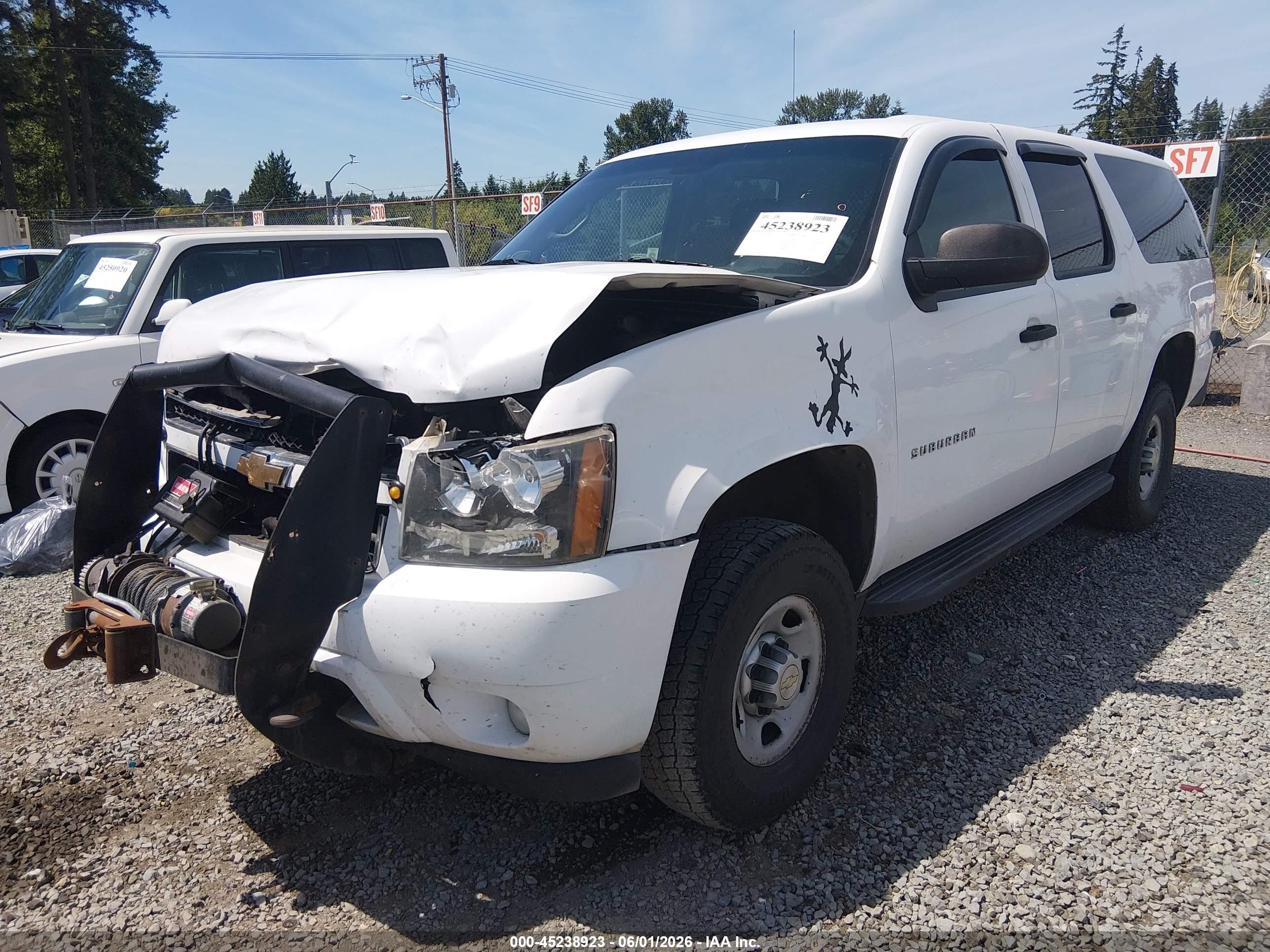 2010 Chevrolet Suburban 2500 Commercial Fleet White vin: 1GNZKLEG1AR255950