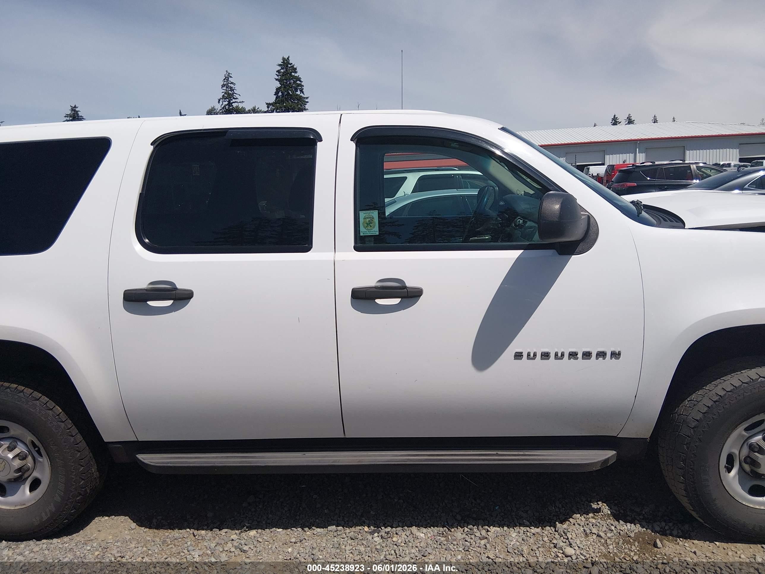 2010 Chevrolet Suburban 2500 Commercial Fleet White vin: 1GNZKLEG1AR255950