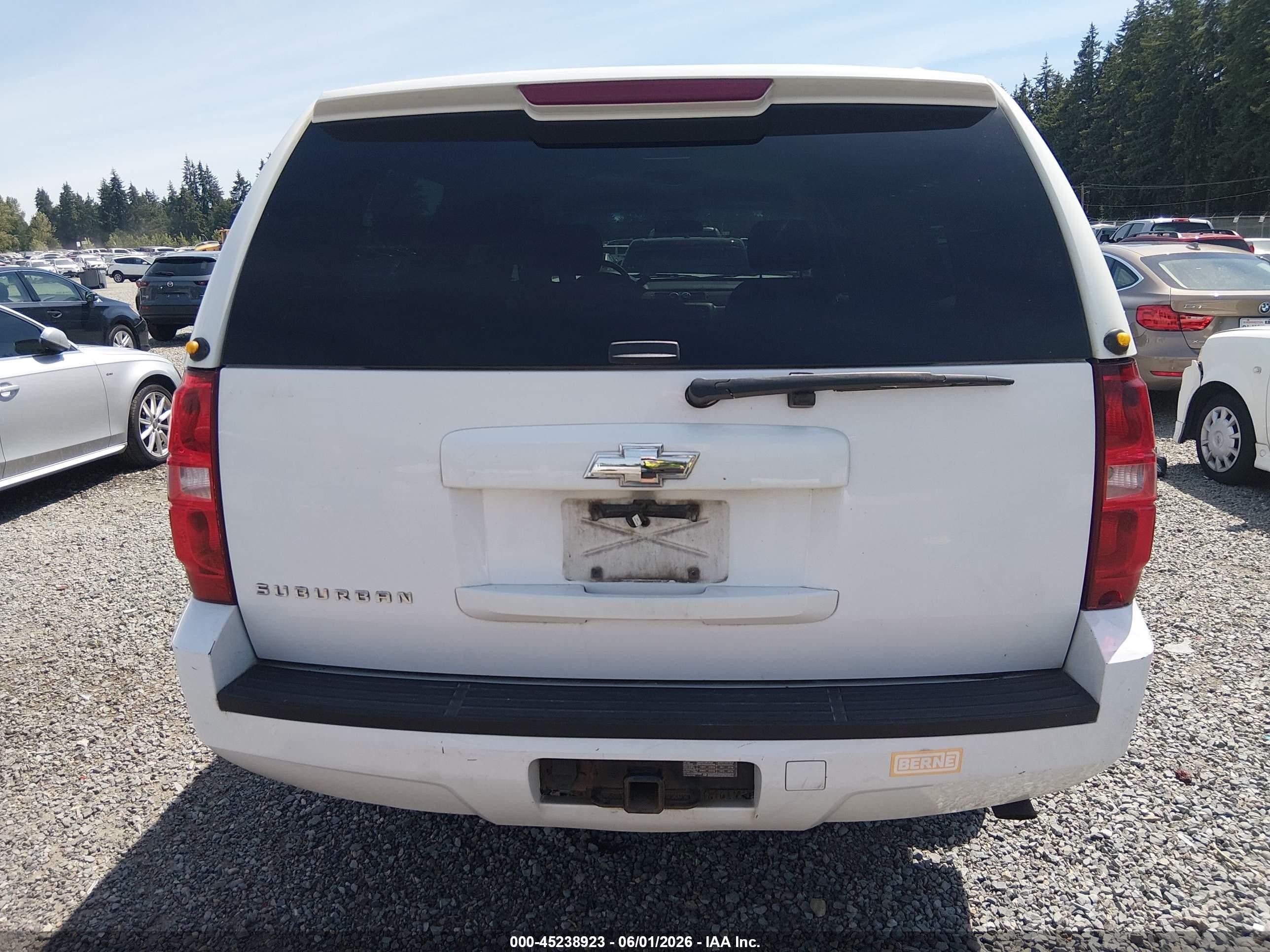 2010 Chevrolet Suburban 2500 Commercial Fleet White vin: 1GNZKLEG1AR255950