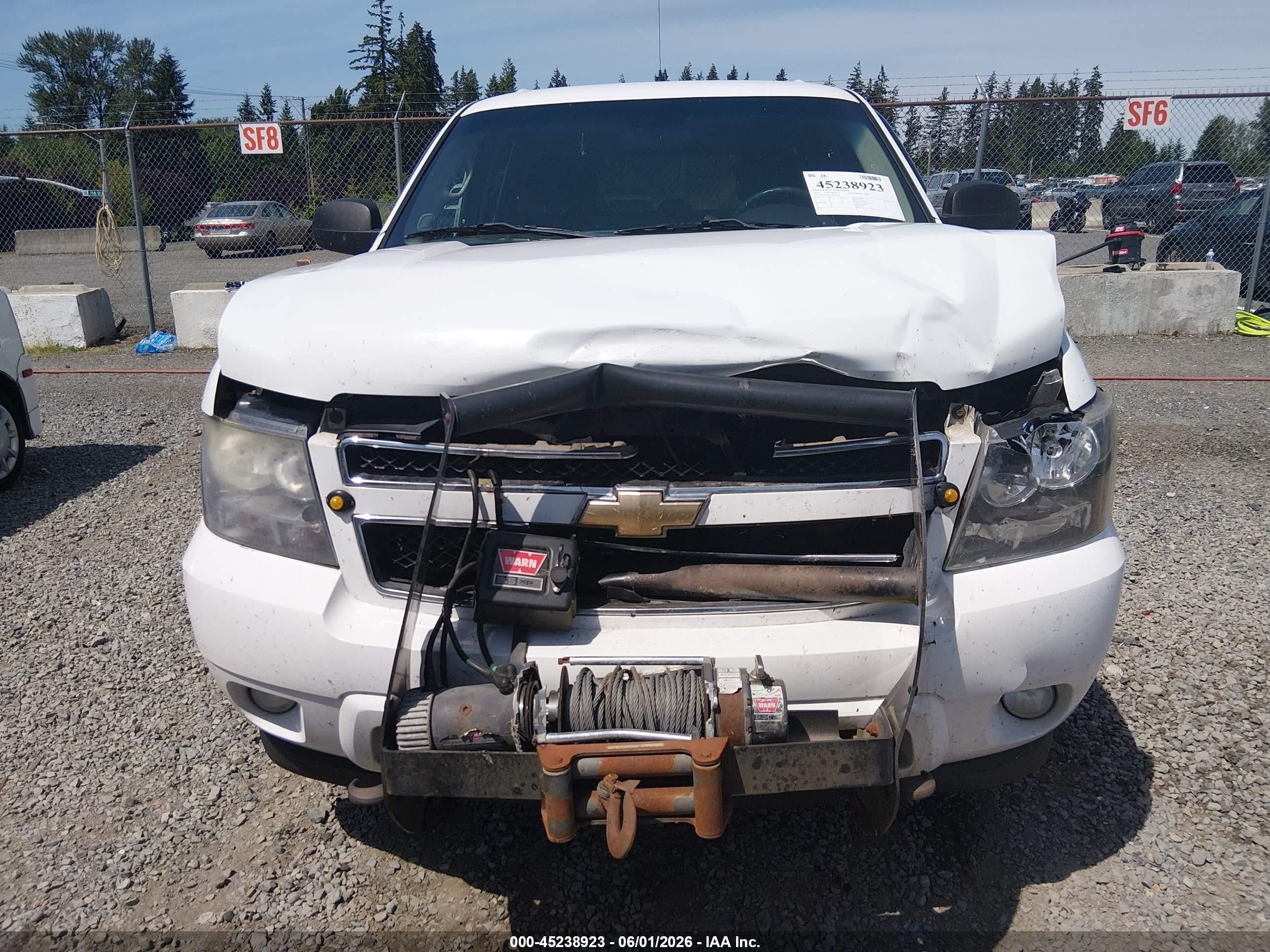 2010 Chevrolet Suburban 2500 Commercial Fleet White vin: 1GNZKLEG1AR255950