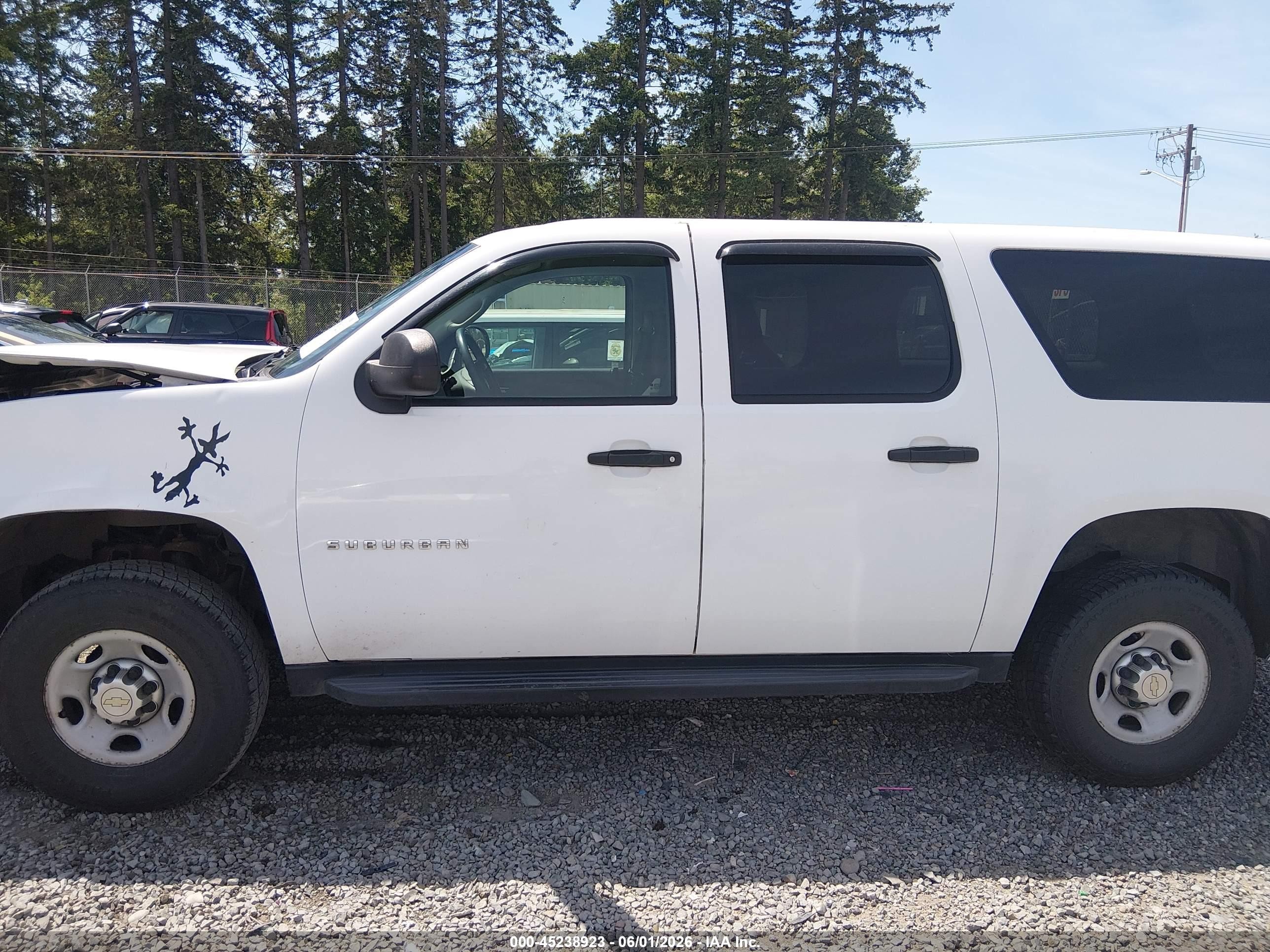 2010 Chevrolet Suburban 2500 Commercial Fleet White vin: 1GNZKLEG1AR255950