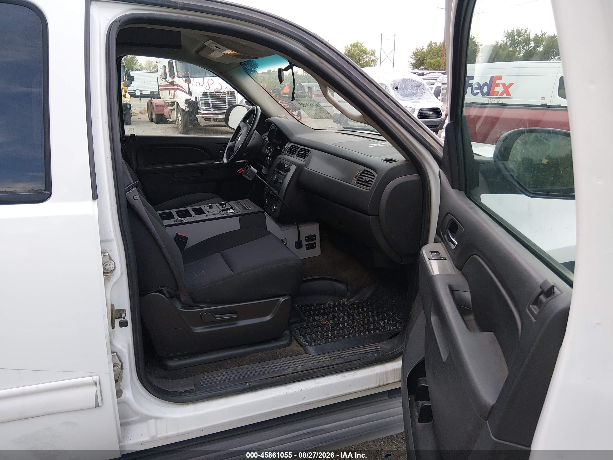 2010 Chevrolet Suburban 2500 Ls White vin: 1GNZKLEG2AR233763