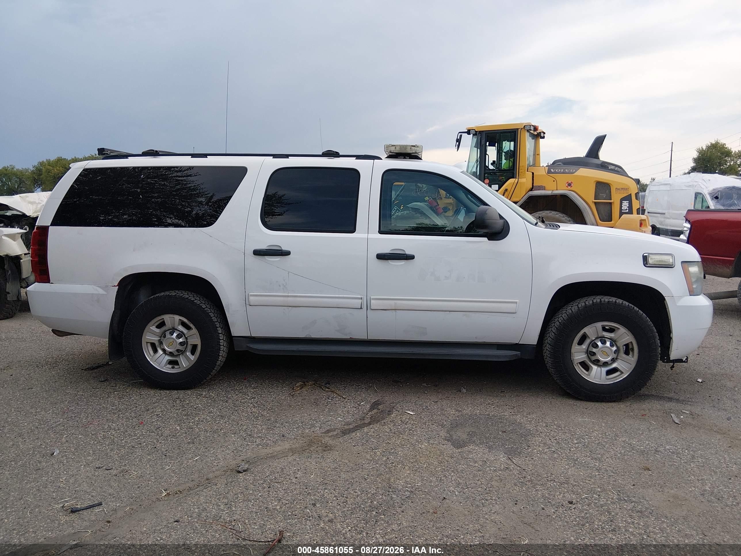 2010 Chevrolet Suburban 2500 Ls White vin: 1GNZKLEG2AR233763