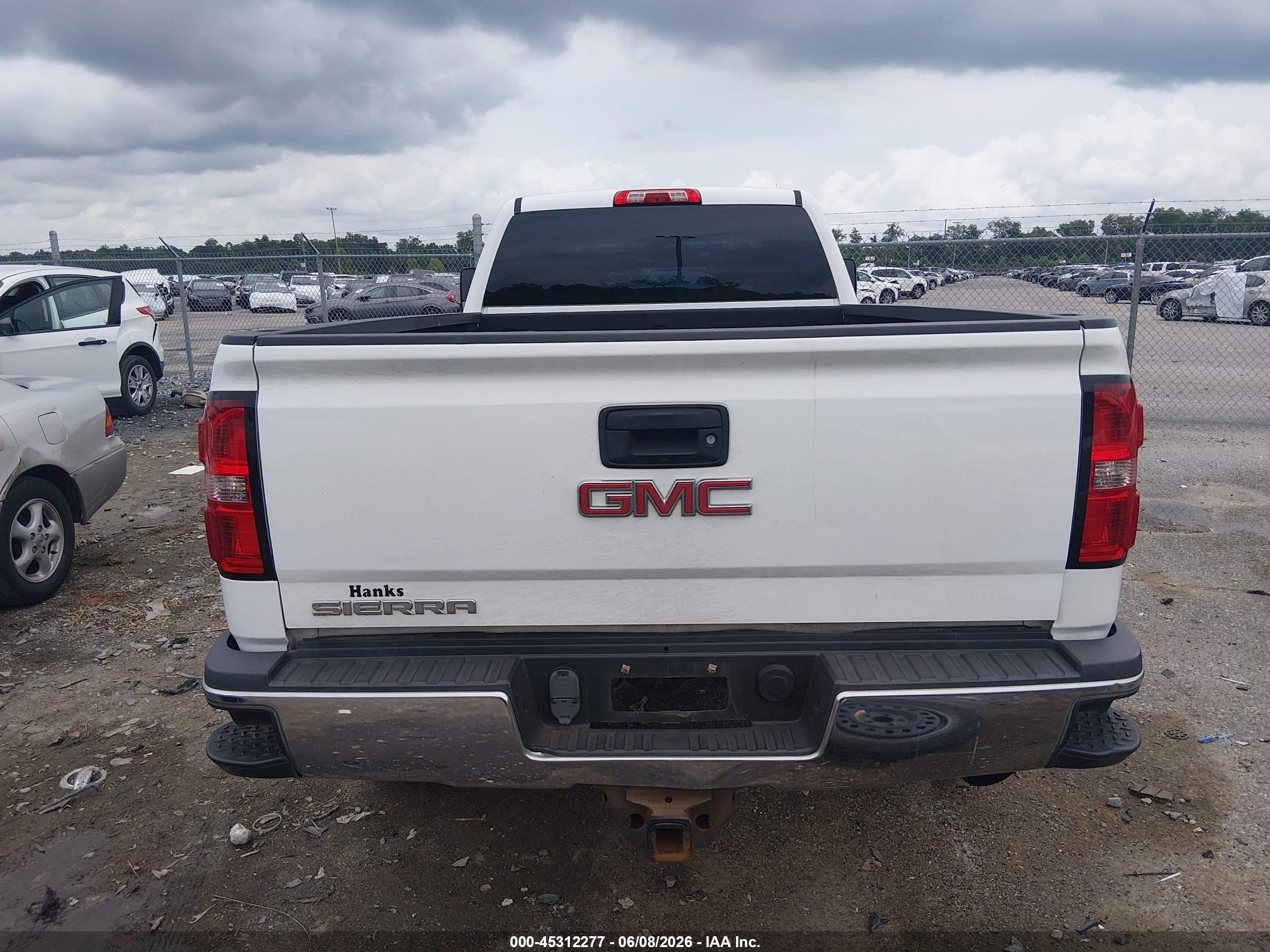 2016 Gmc Sierra 2500hd   White vin: 1GT11REG6GF138385