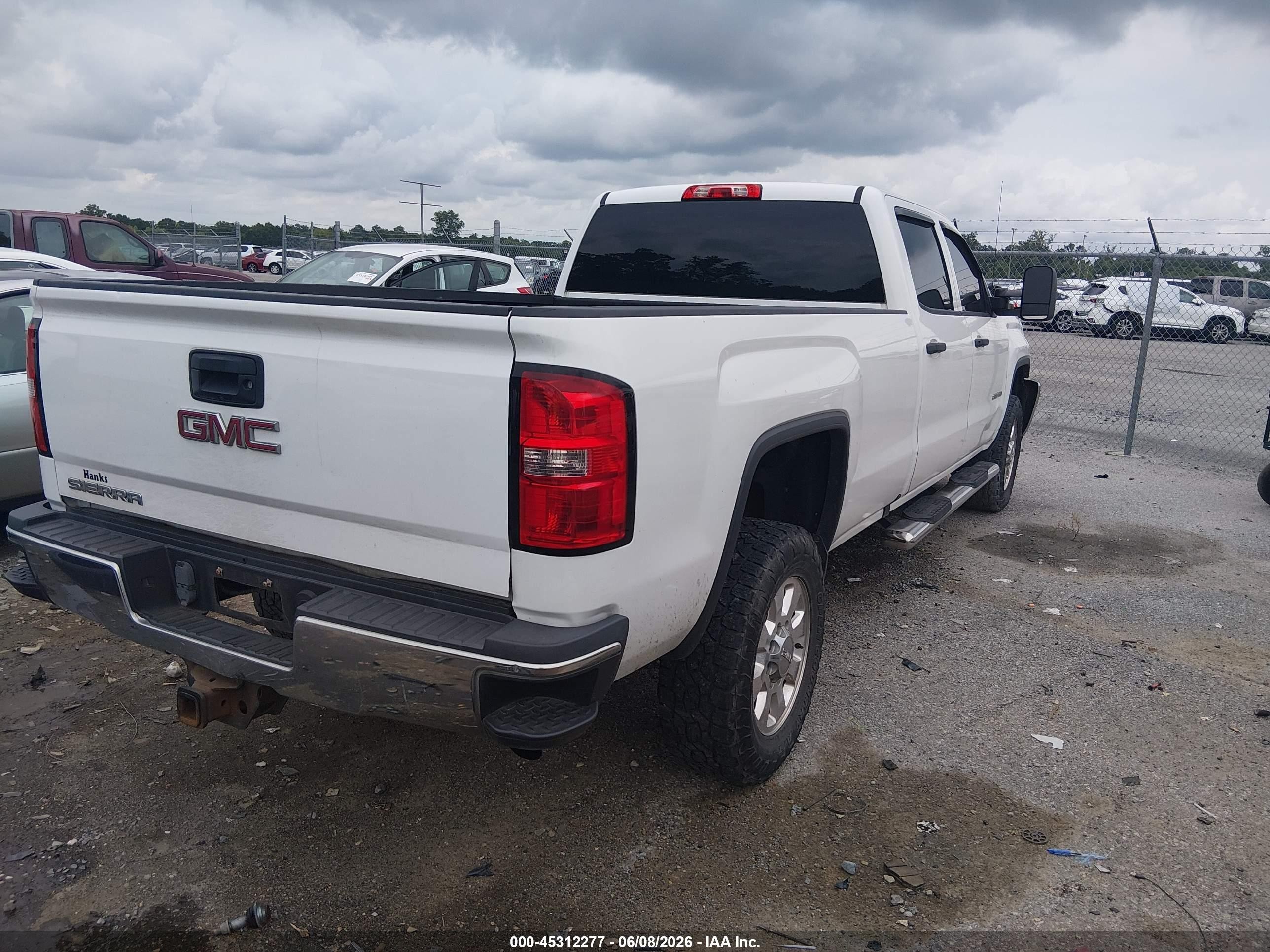 2016 Gmc Sierra 2500hd   White vin: 1GT11REG6GF138385