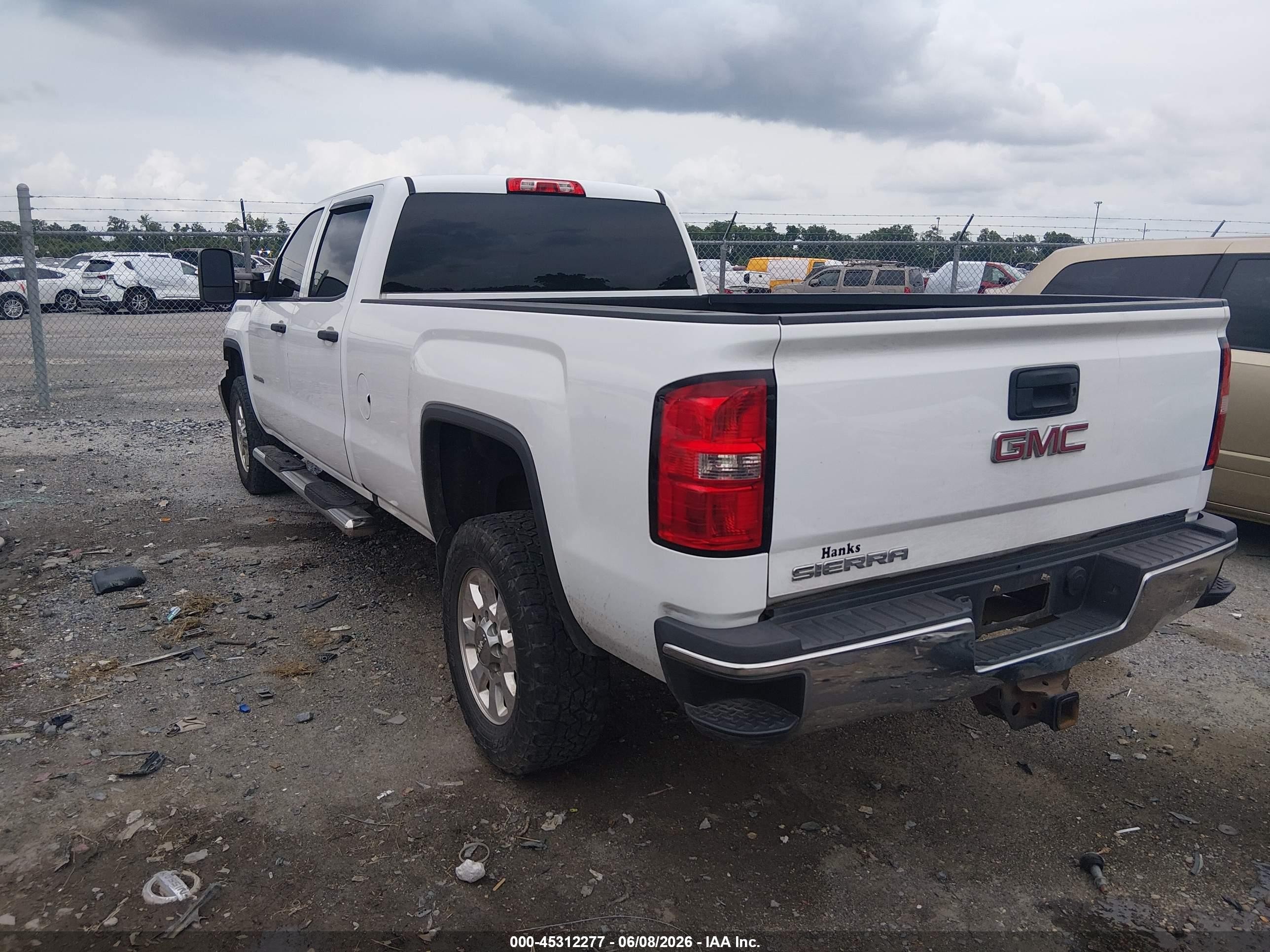 2016 Gmc Sierra 2500hd   White vin: 1GT11REG6GF138385
