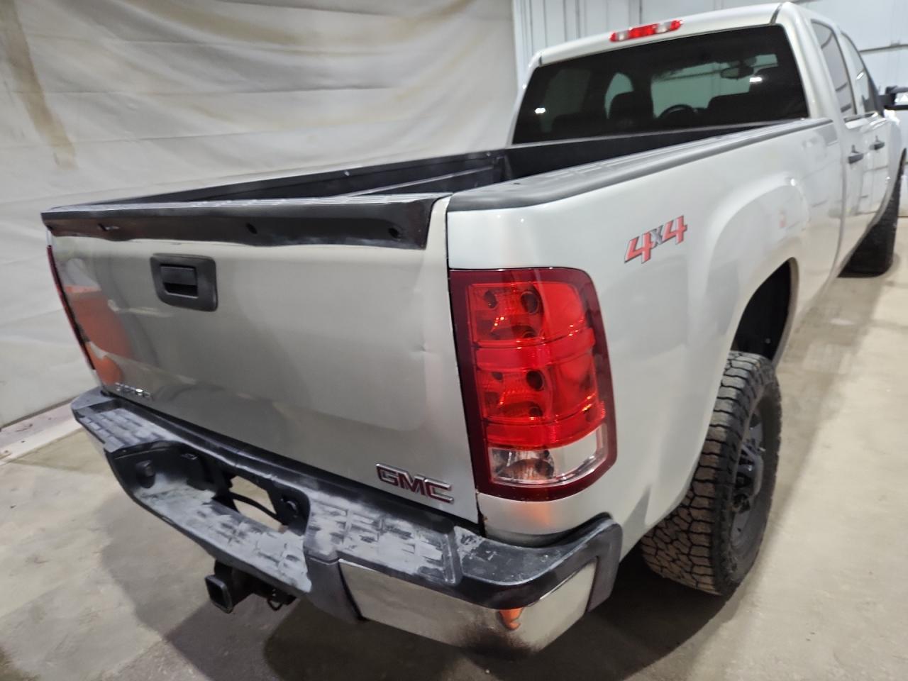 2012 Gmc Sierra K2500 Sle Серебряный vin: 1GT120CG1CF200636 Damage: Tailgate, Dent(S) W/ Paint Dmg, 1 To 2 Inches