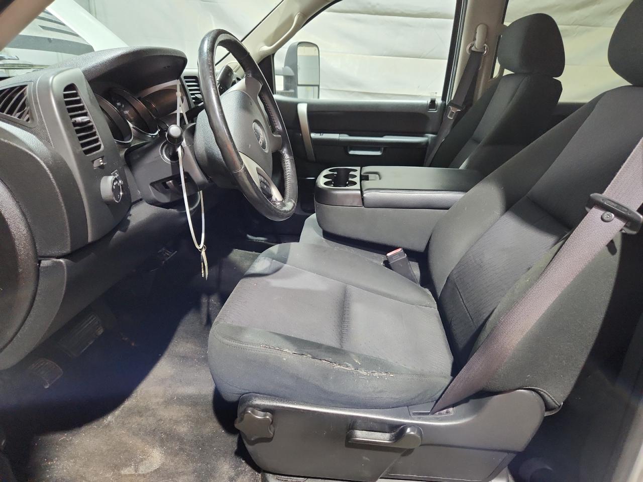 2012 Gmc Sierra K2500 Sle Серебряный vin: 1GT120CG1CF200636 Damage: Left Front Seat, Stained, Permanent