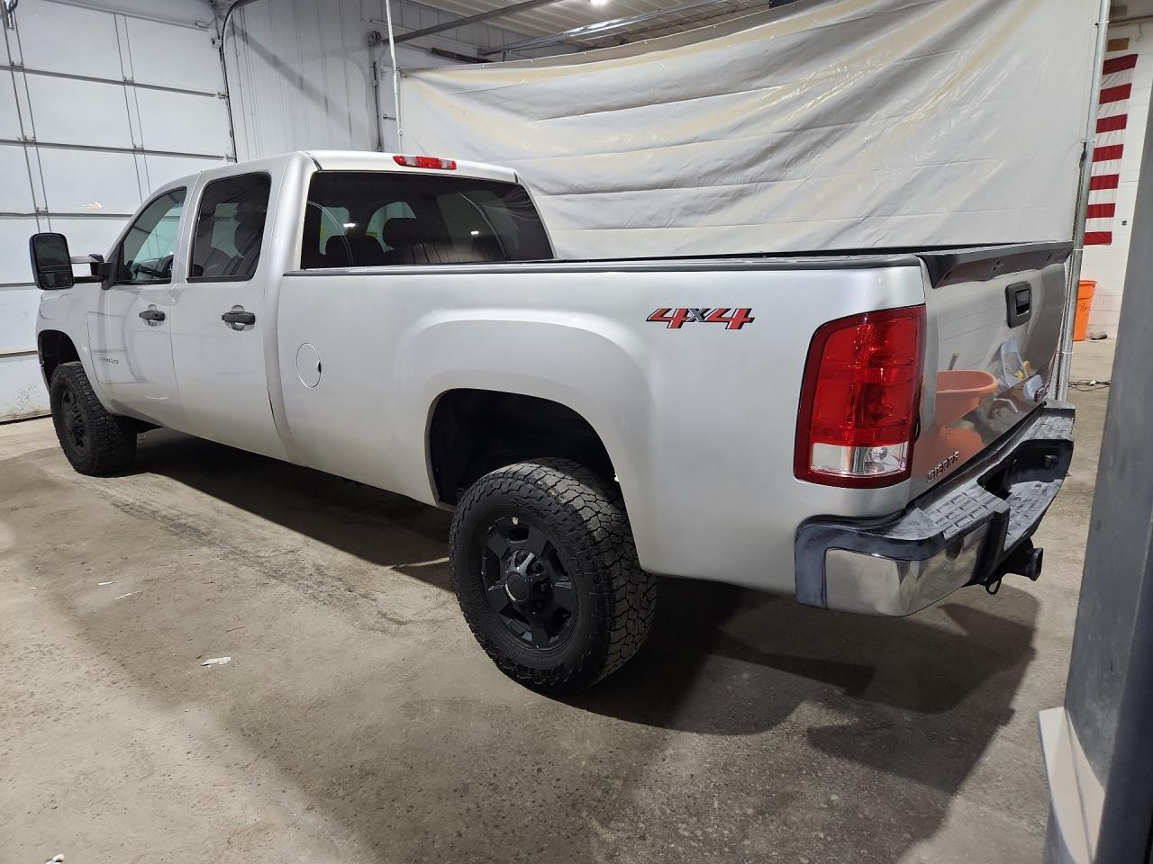 2012 Gmc Sierra K2500 Sle Серебряный vin: 1GT120CG1CF200636 Damage: Left Bed Side, Dent(S) W/ Paint Dmg, 1 To 2 Inches