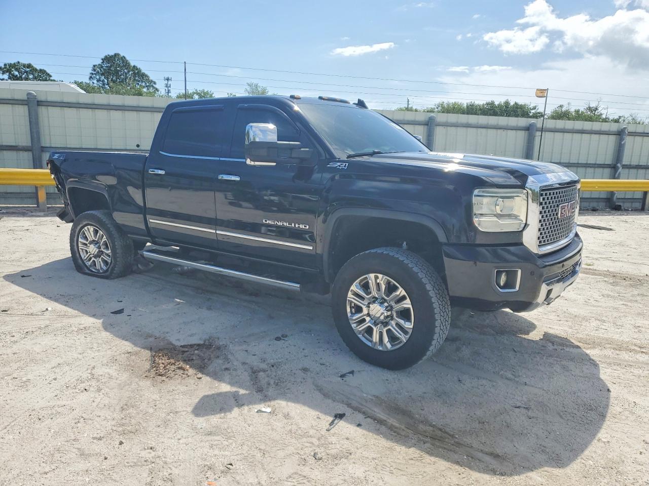 2015 Gmc Sierra K2500 Denali Black vin: 1GT120E80FF501764