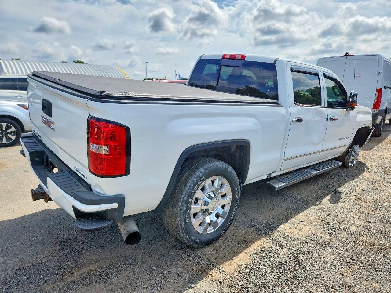 2015 Gmc Sierra K2500 Denali Белый vin: 1GT120E83FF667695