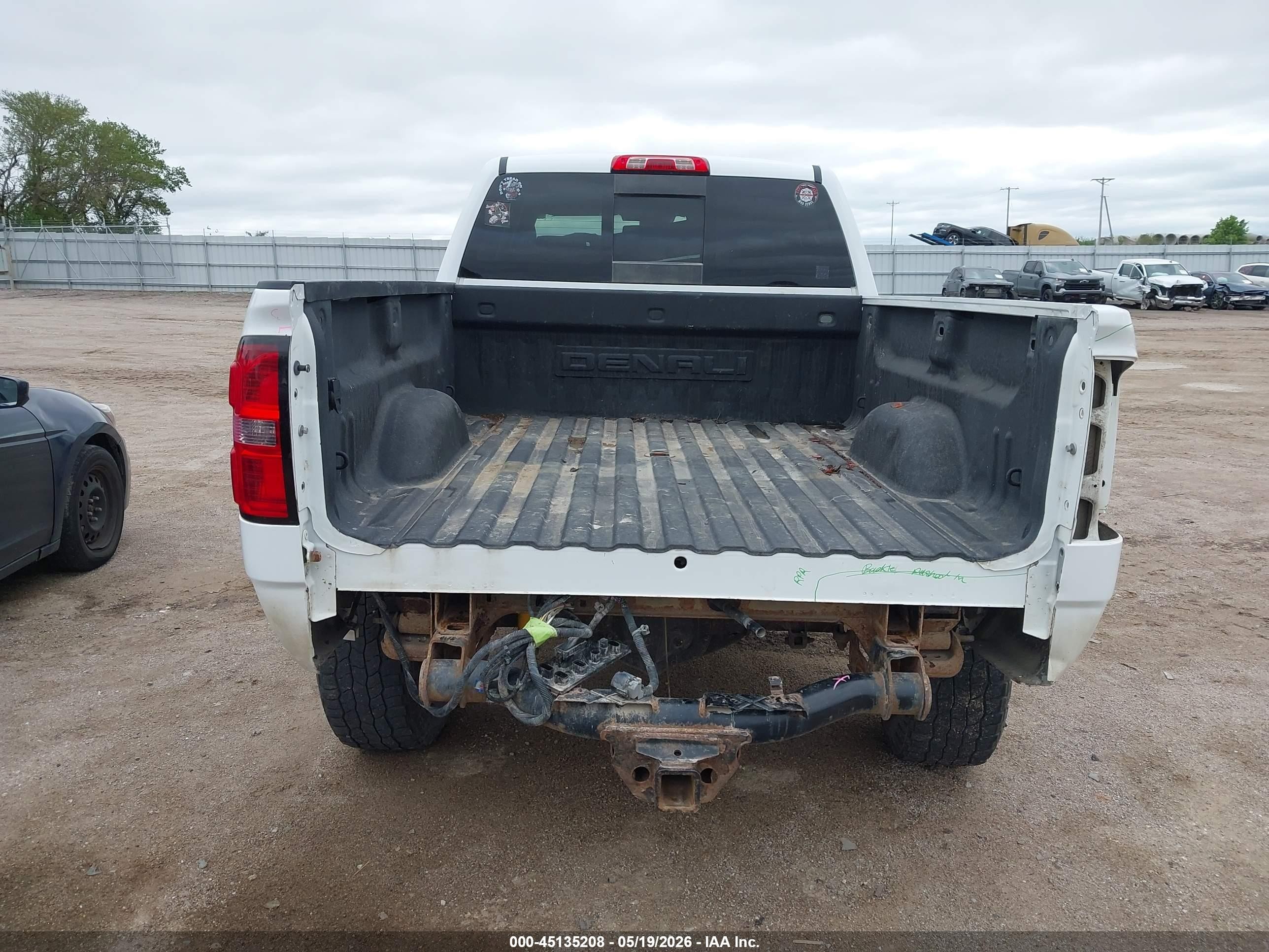 2015 Gmc Sierra 2500hd Denali White vin: 1GT120E84FF506661