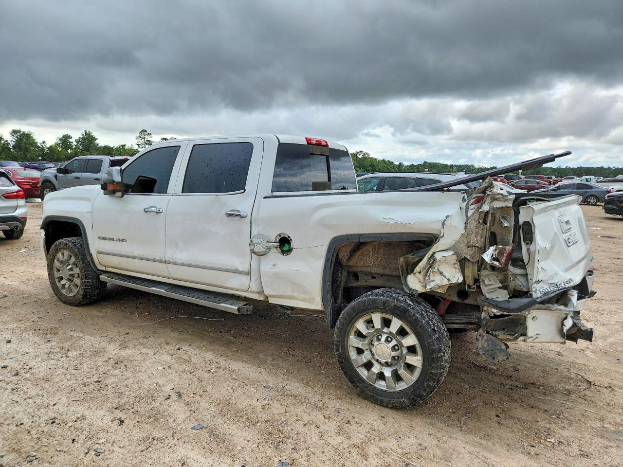 2015 Gmc Sierra K2500 Denali White vin: 1GT120E85FF643723