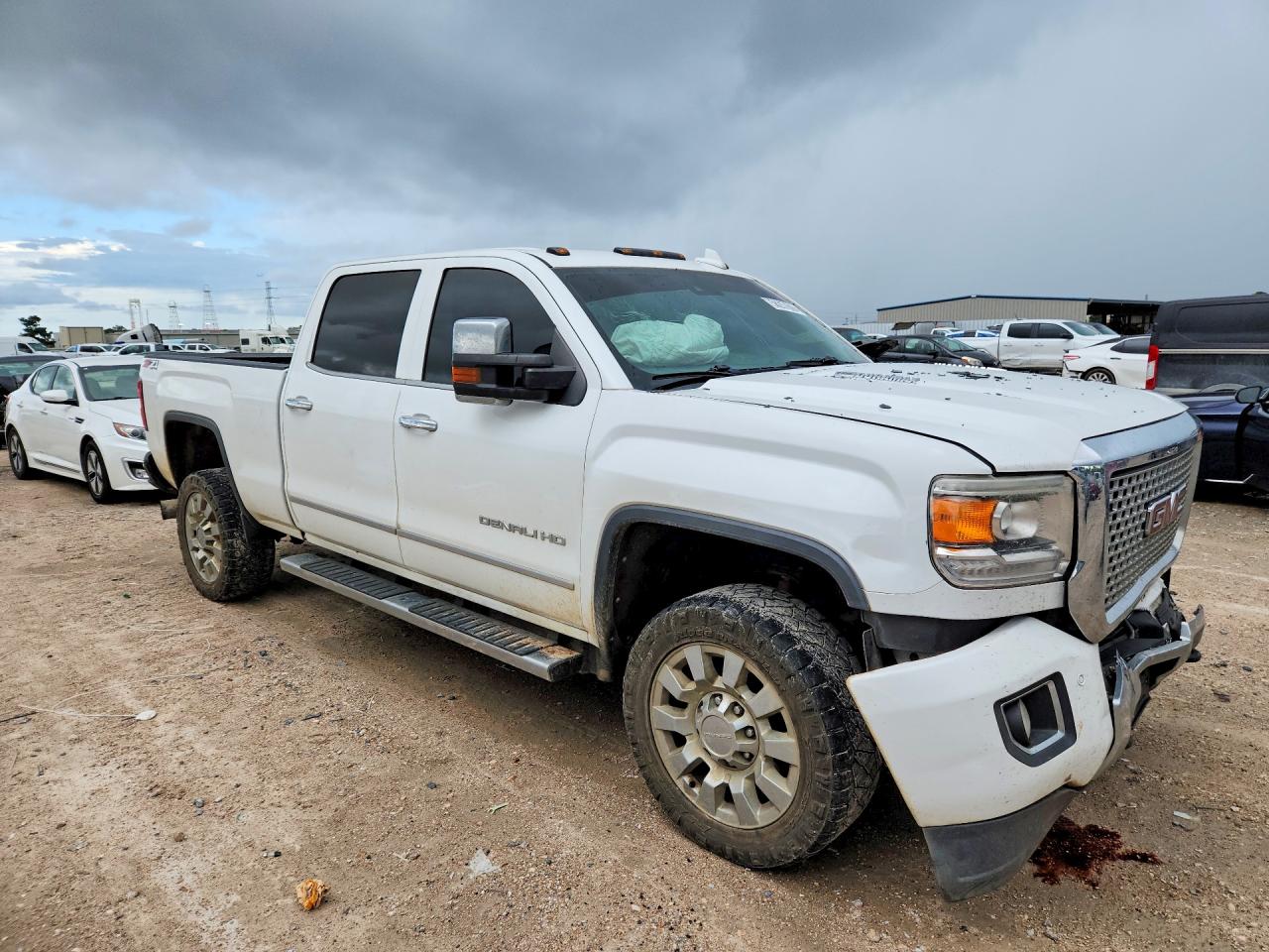 2015 Gmc Sierra K2500 Denali White vin: 1GT120E85FF643723