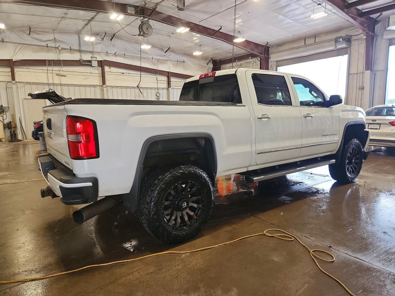 2015 Gmc Sierra K2500 Denali White vin: 1GT120E88FF552297