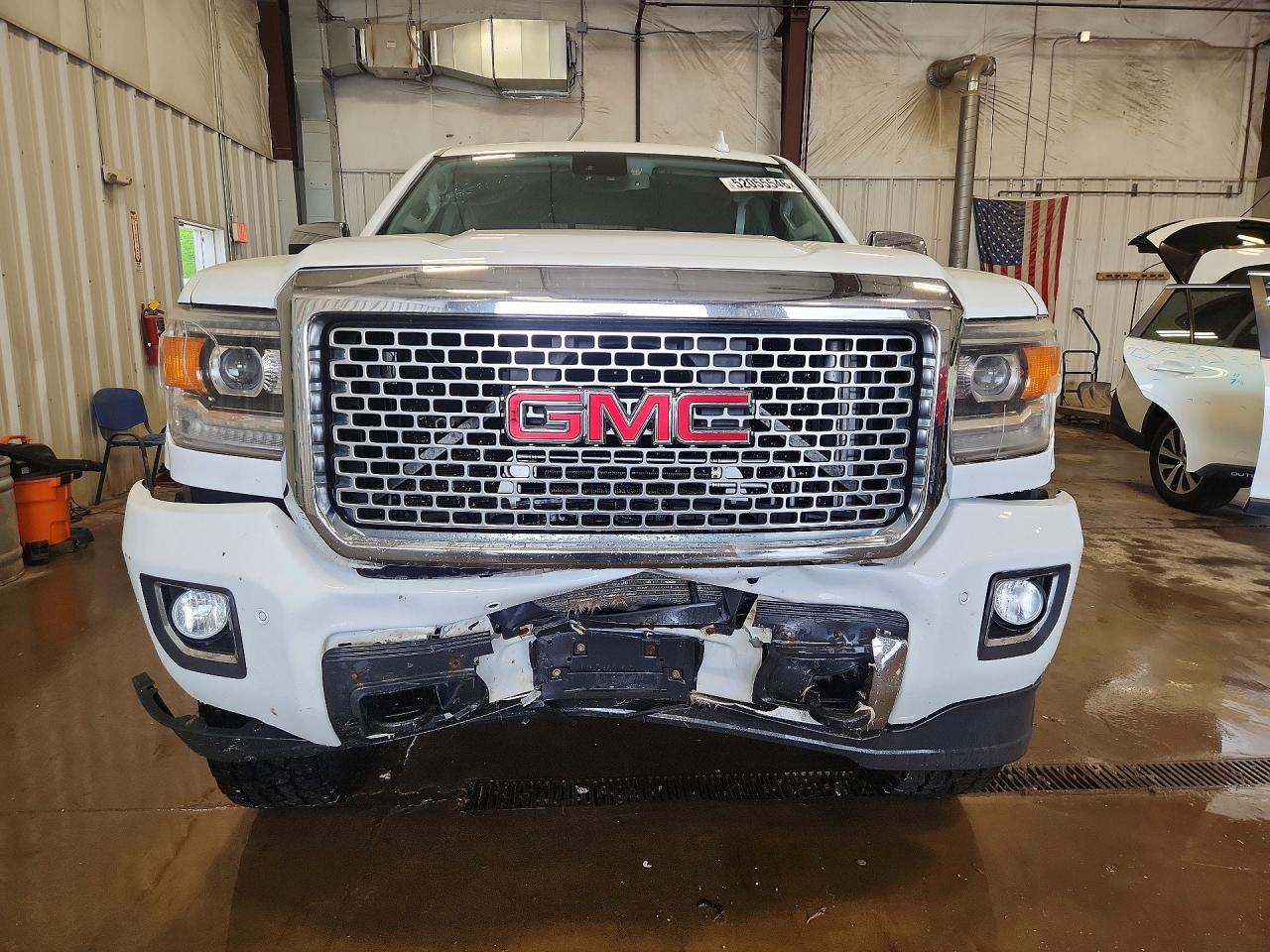 2015 Gmc Sierra K2500 Denali White vin: 1GT120E88FF552297