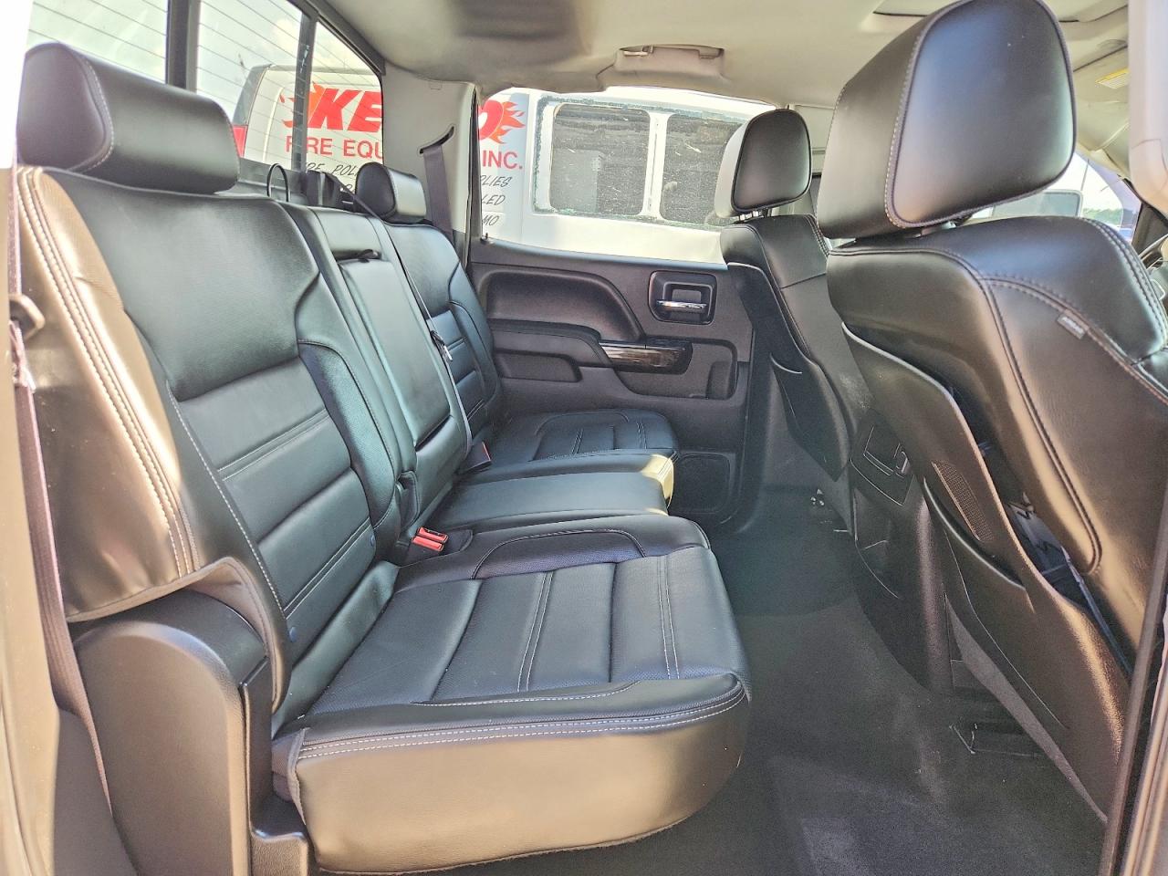 2015 Gmc Sierra K2500 Denali White vin: 1GT120E89FF645068